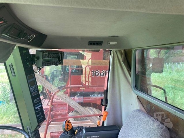 Case IH 2166 Combine