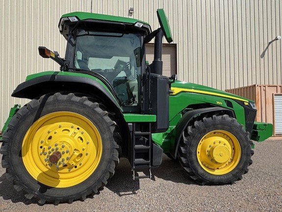2023 John Deere 8R 250 Tractor