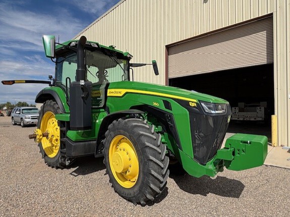 2023 John Deere 8R 250 Tractor
