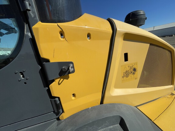 2019 John Deere 324L Compact Utility Loader