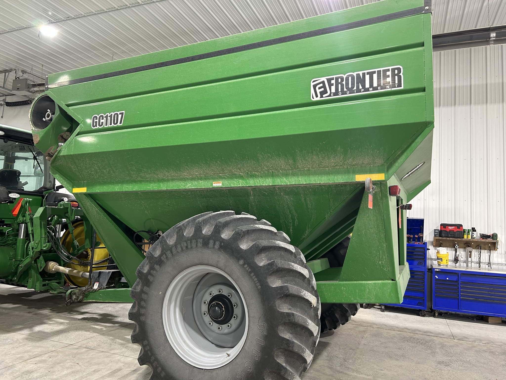 2010 Frontier GC1107 Grain Cart