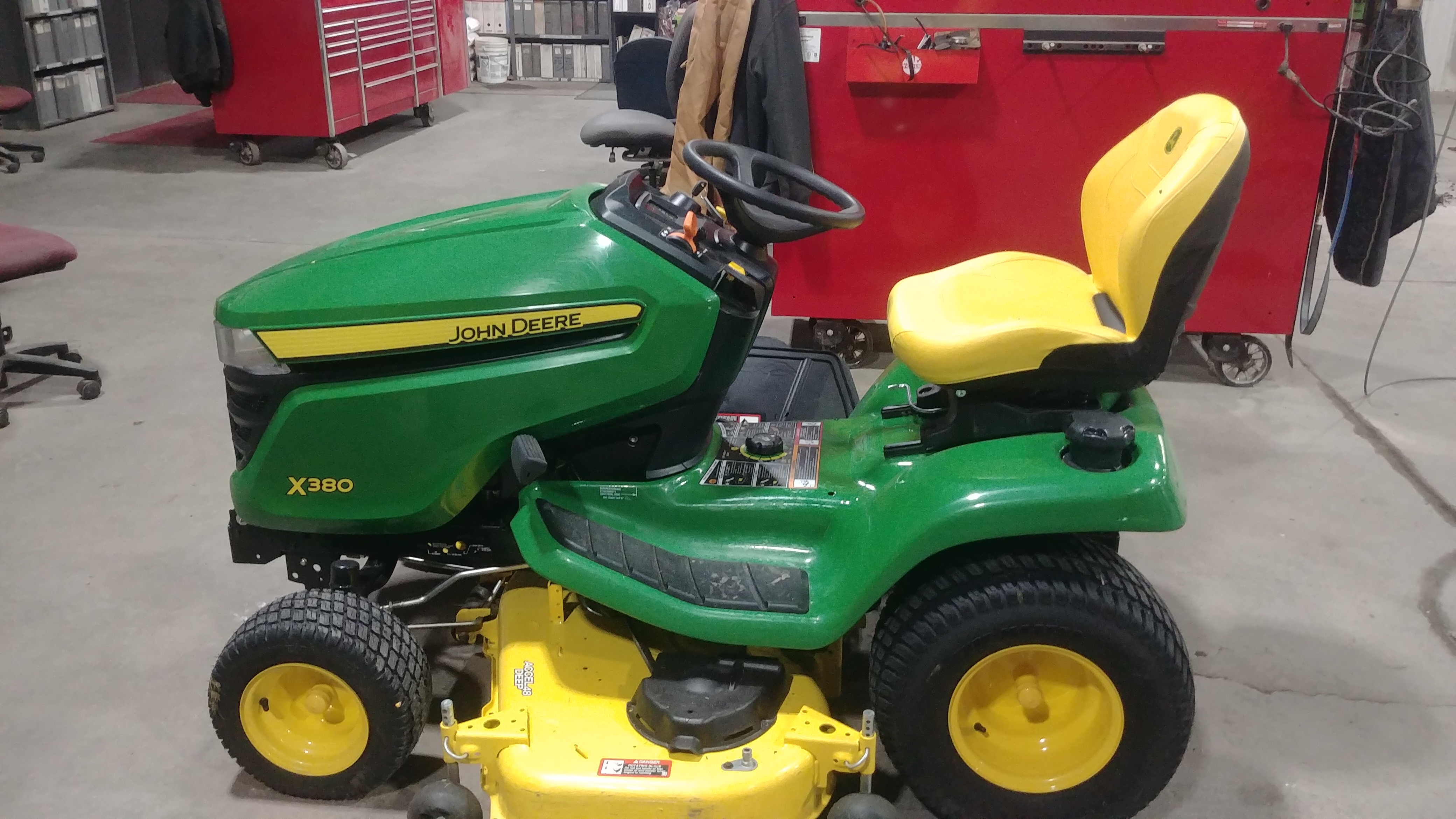 2022 John Deere X380 Mower/Riding