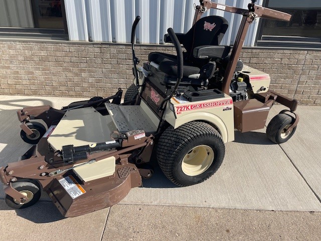 2018 Grasshopper 727KT w/52" SD Deck Mower/Zero Turn