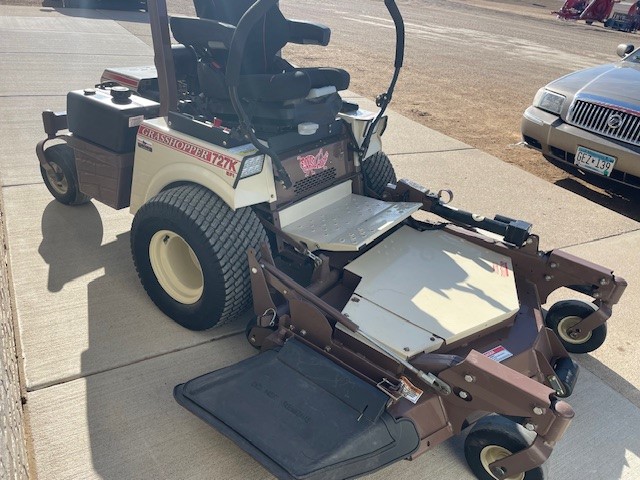 2018 Grasshopper 727KT w/52" SD Deck Mower/Zero Turn