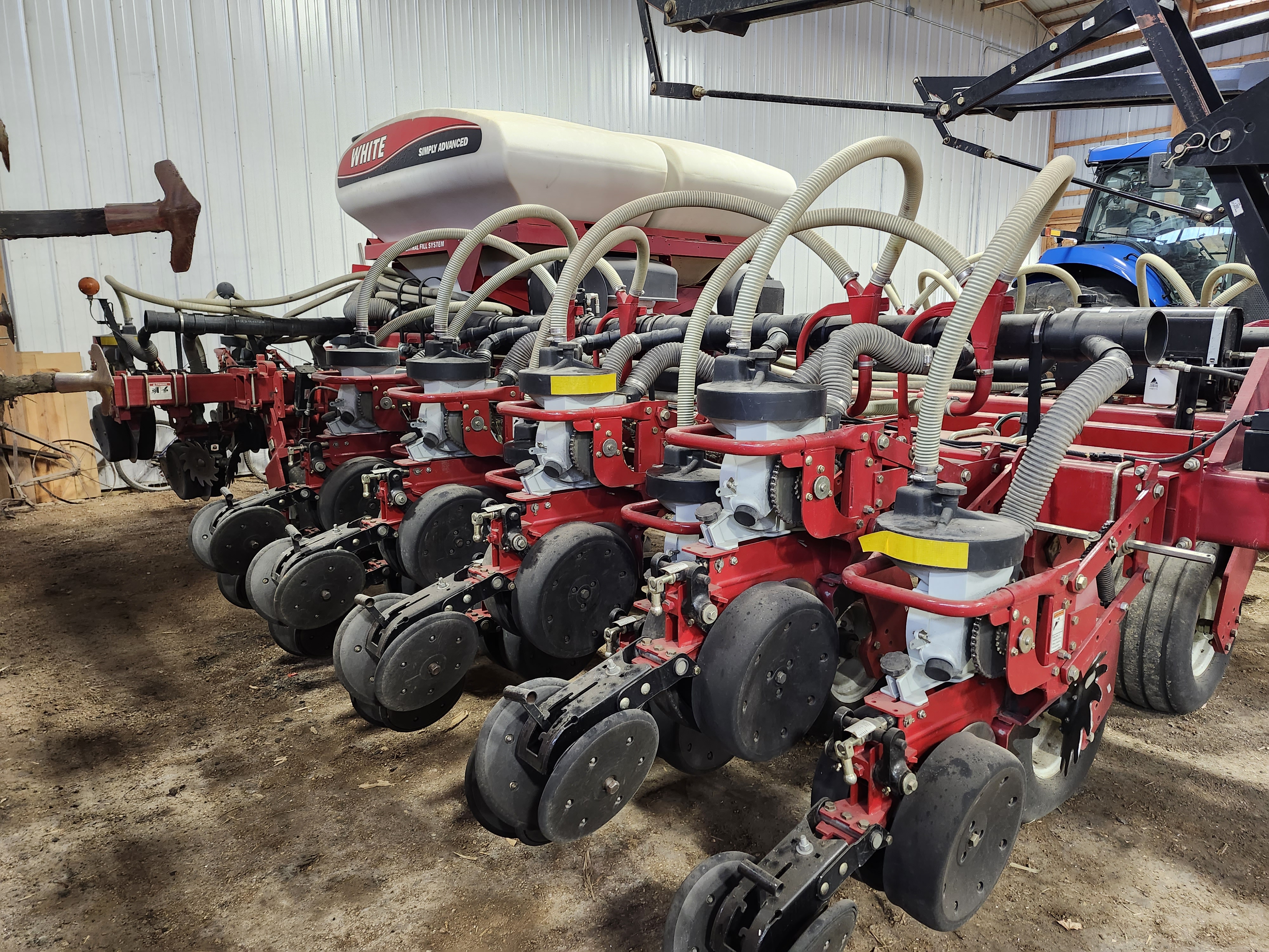 2006 White 8500-16 split Planter