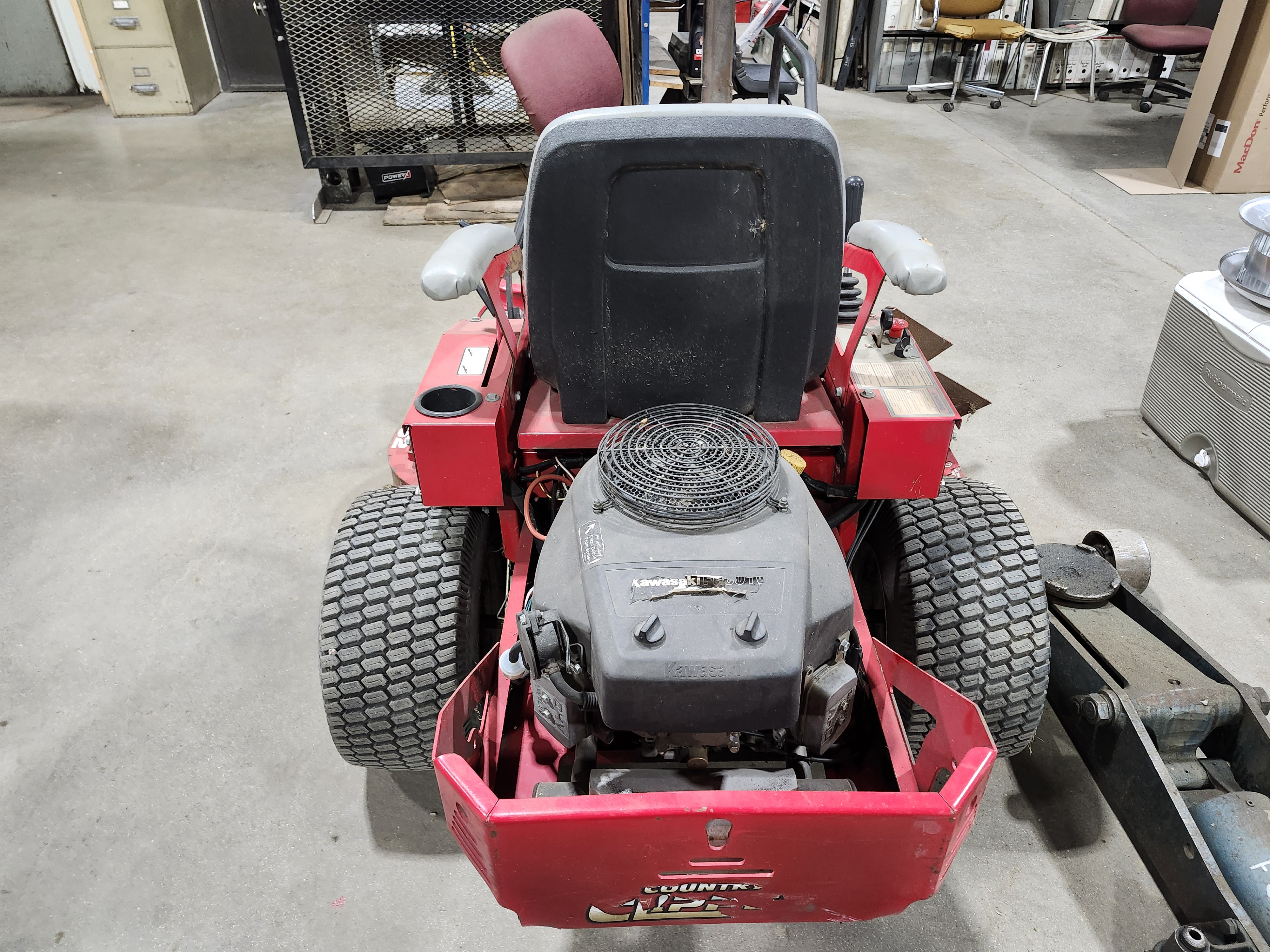 2006 Country Clipper SR 350 Jazee Pro Mower/Zero Turn