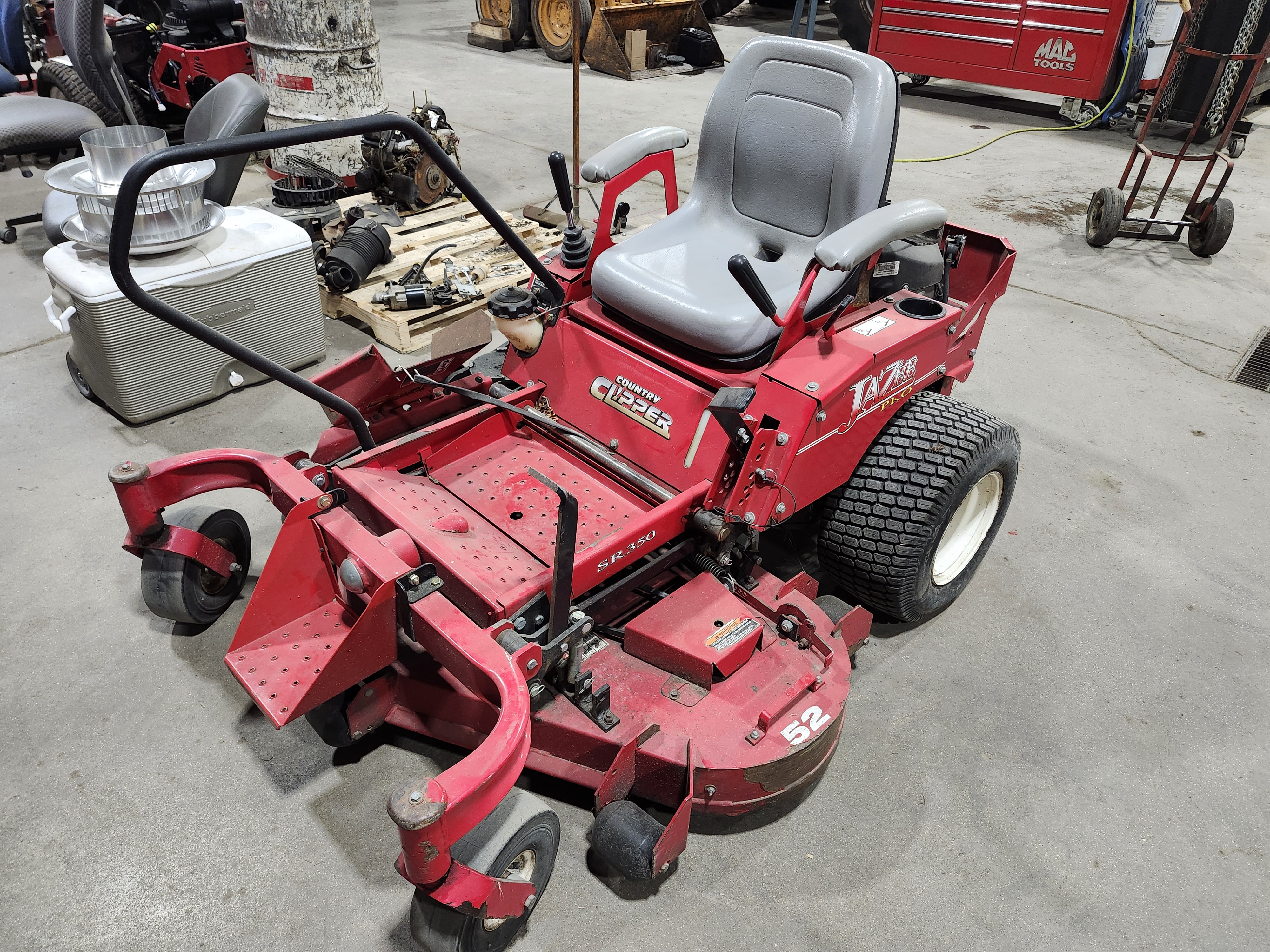 2006 Country Clipper SR 350 Jazee Pro Mower/Zero Turn