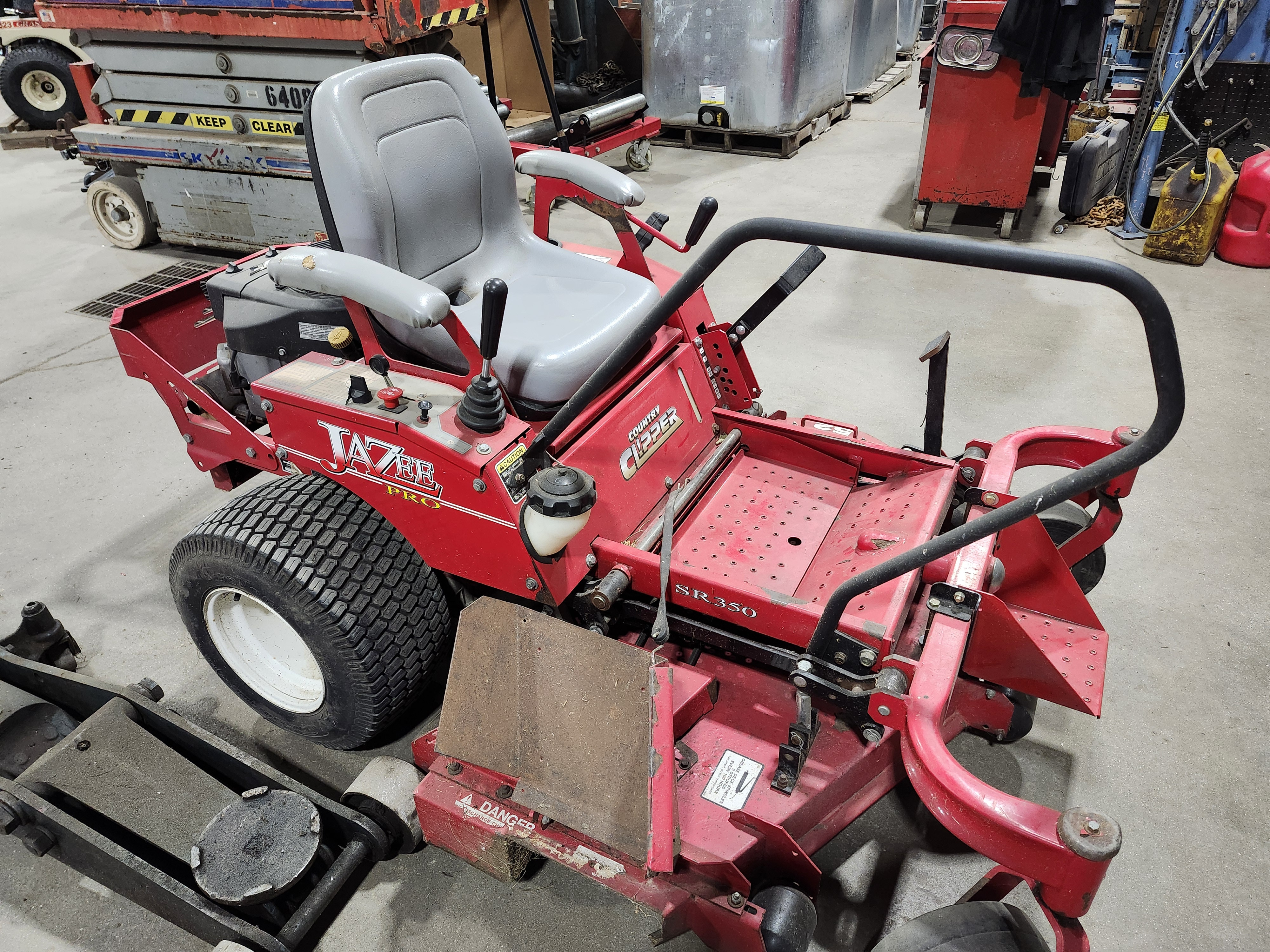 2006 Country Clipper SR 350 Jazee Pro Mower/Zero Turn