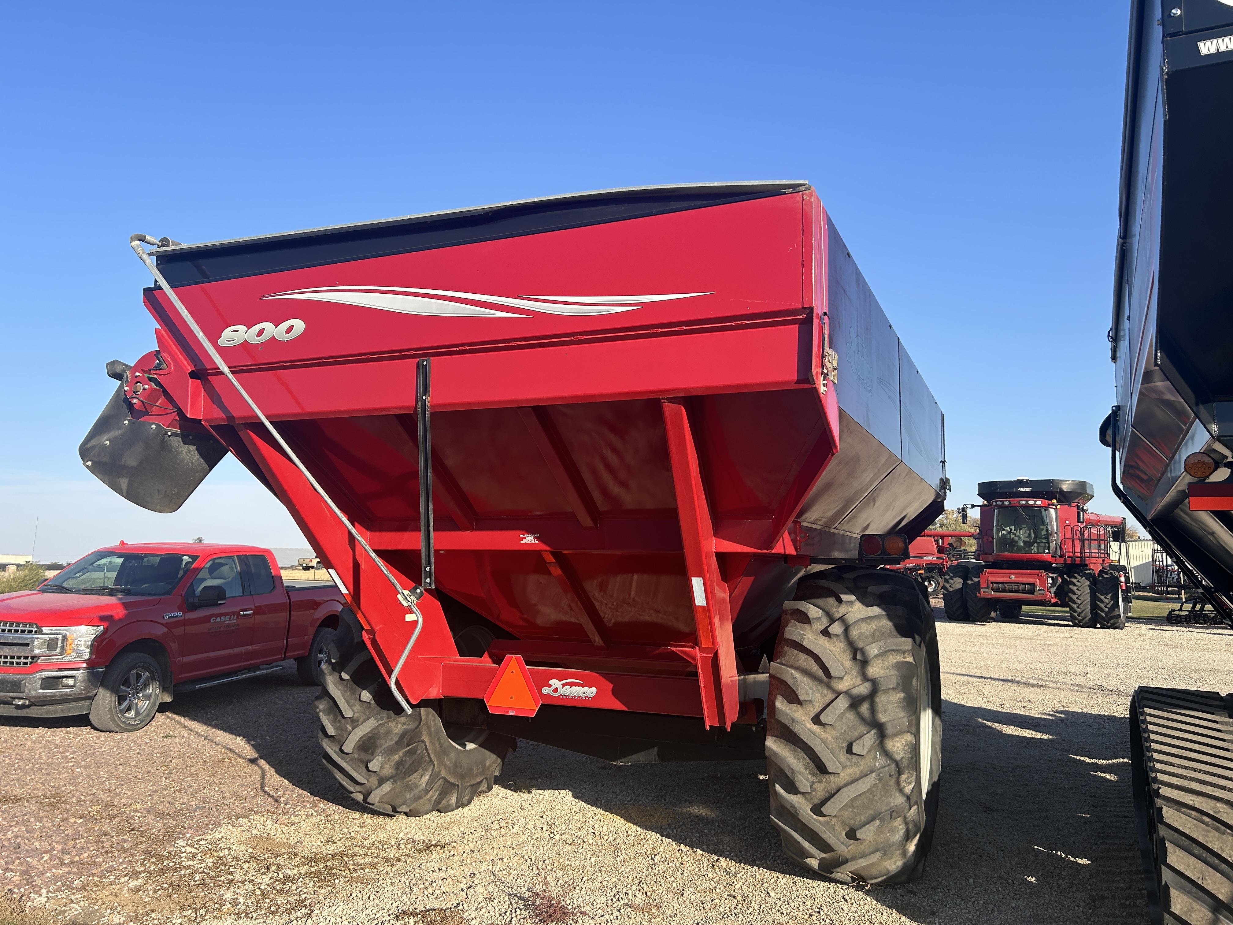 2004 Demco 800 Grain Cart