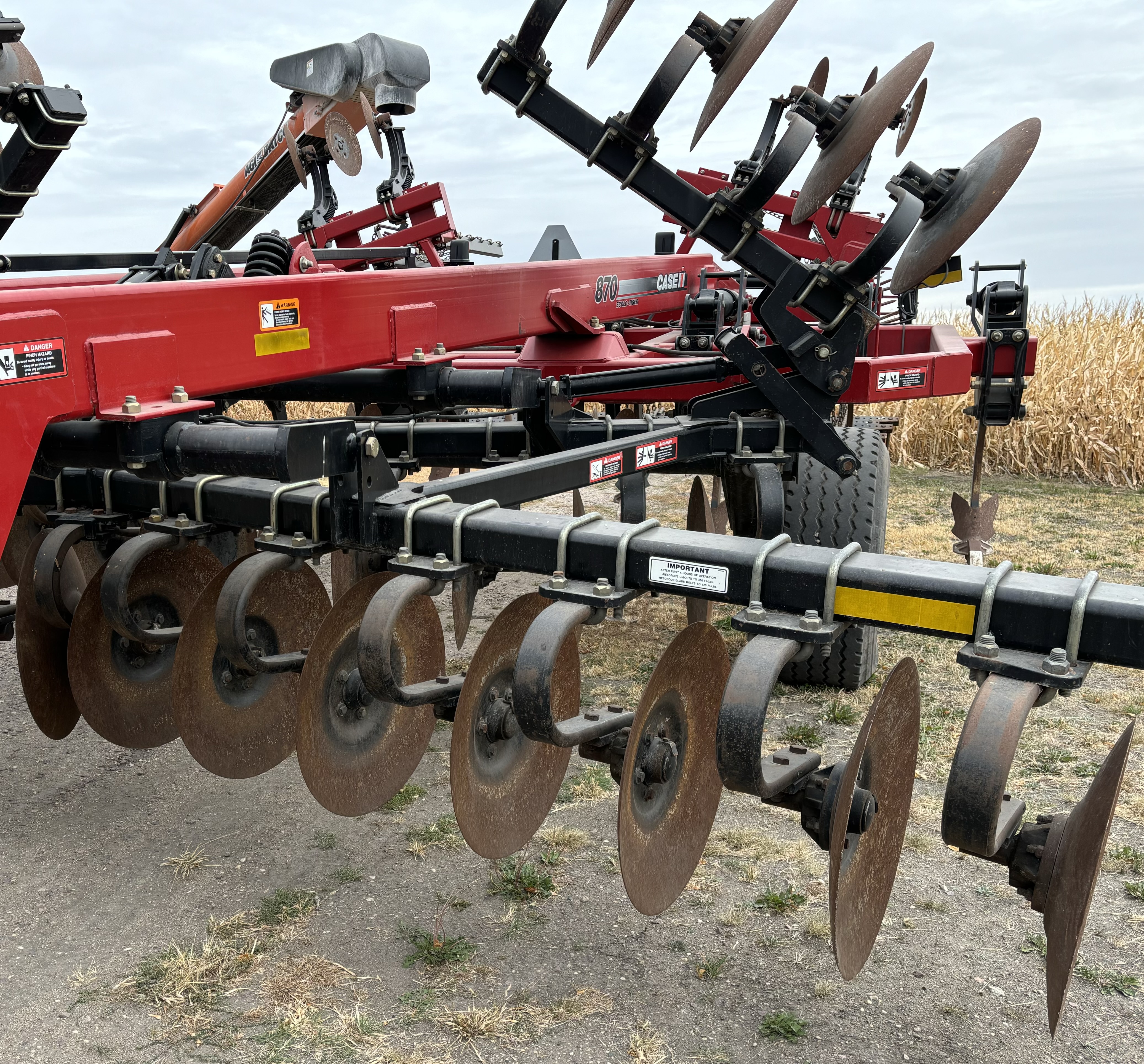 2010 Case IH Case IH 870 9 shank disk ripper Deep Tillage