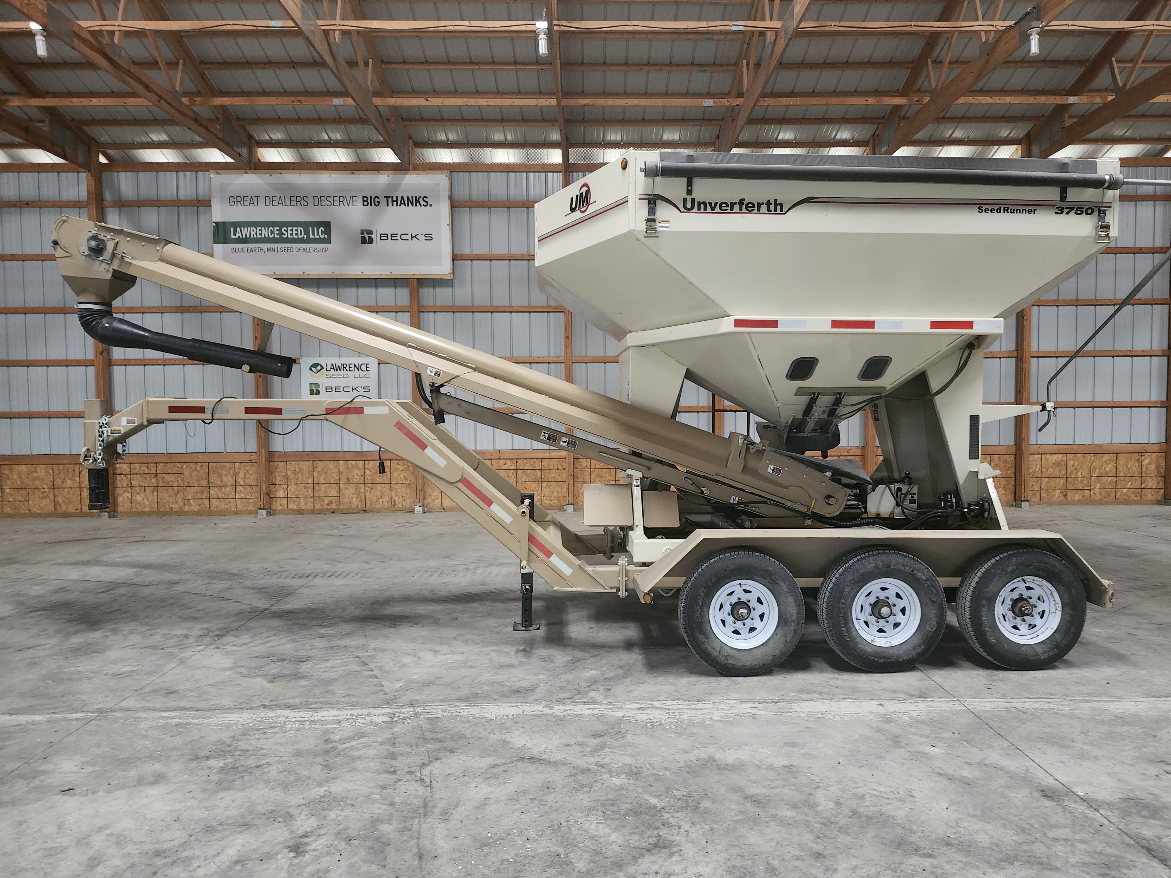 2012 Unverferth 3750 Seed Tender