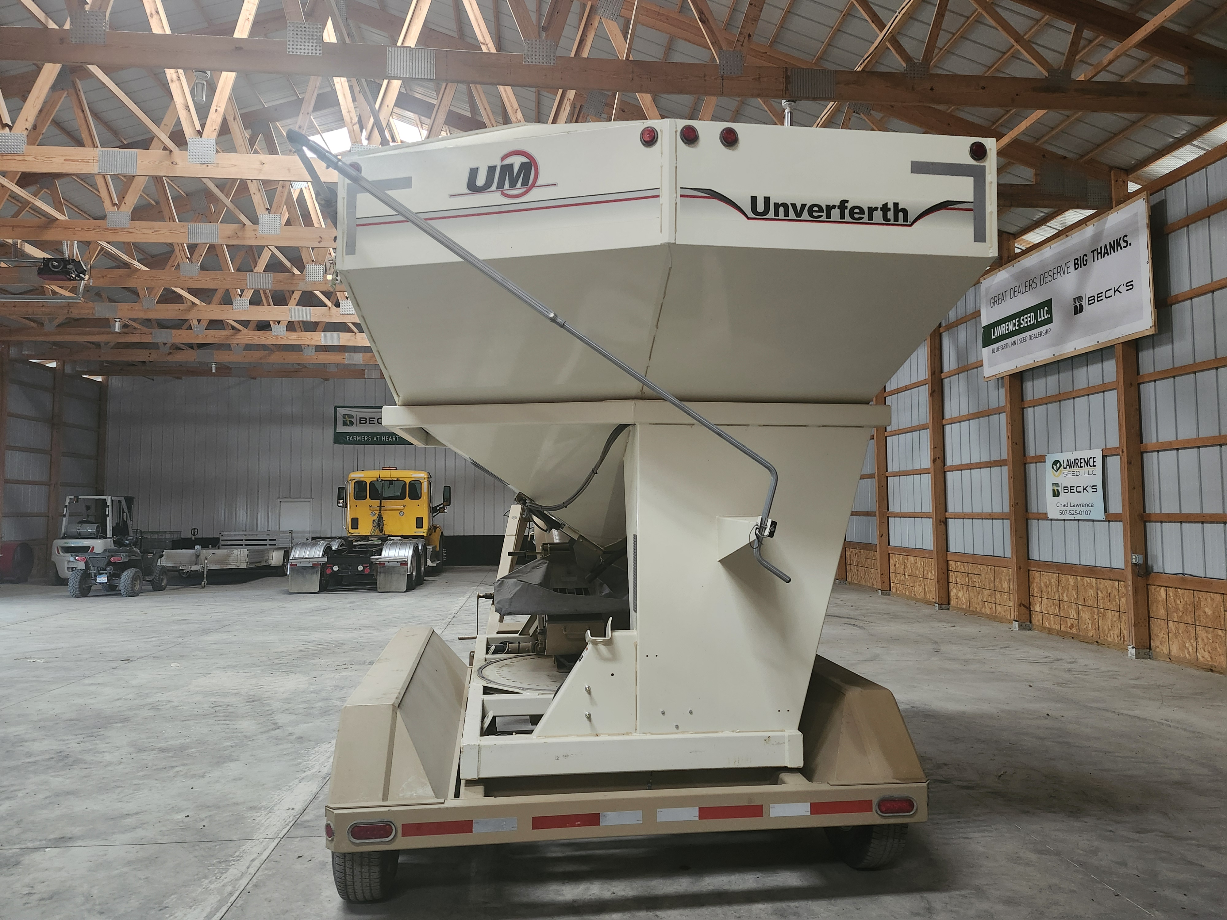 2012 Unverferth 3750 Seed Tender