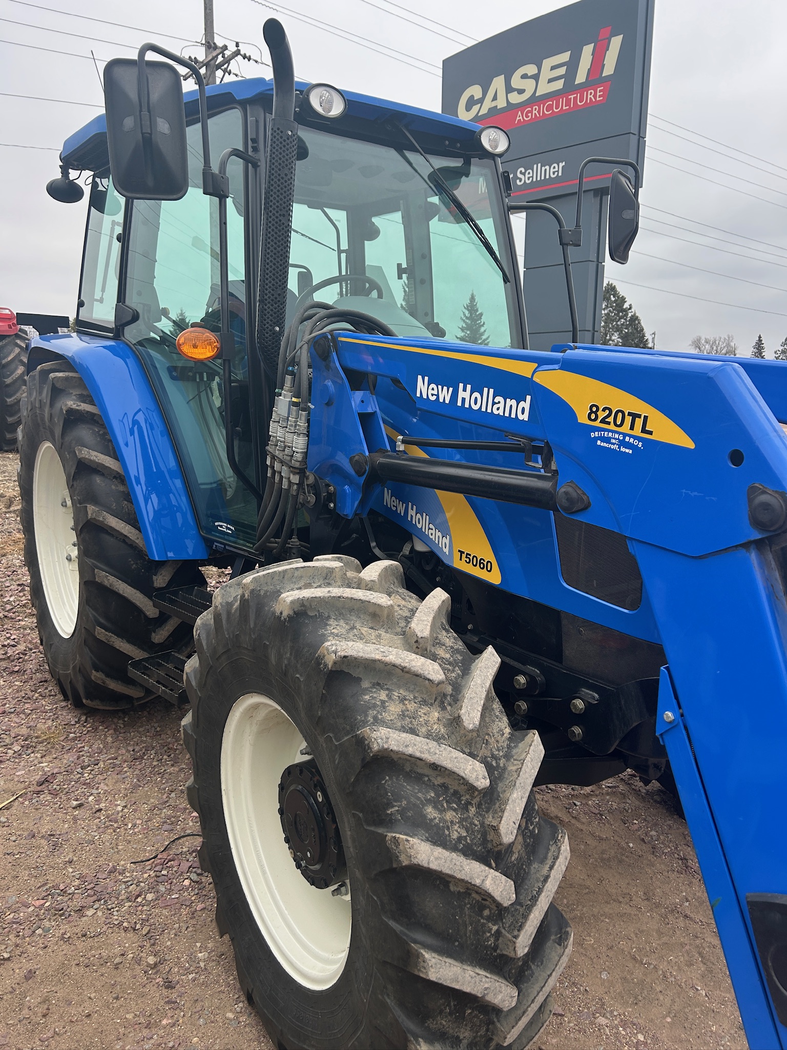 2009 New Holland T5060 Tractor