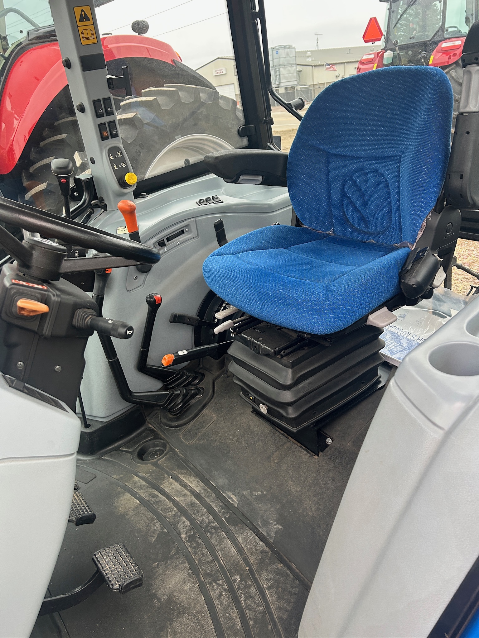 2009 New Holland T5060 Tractor