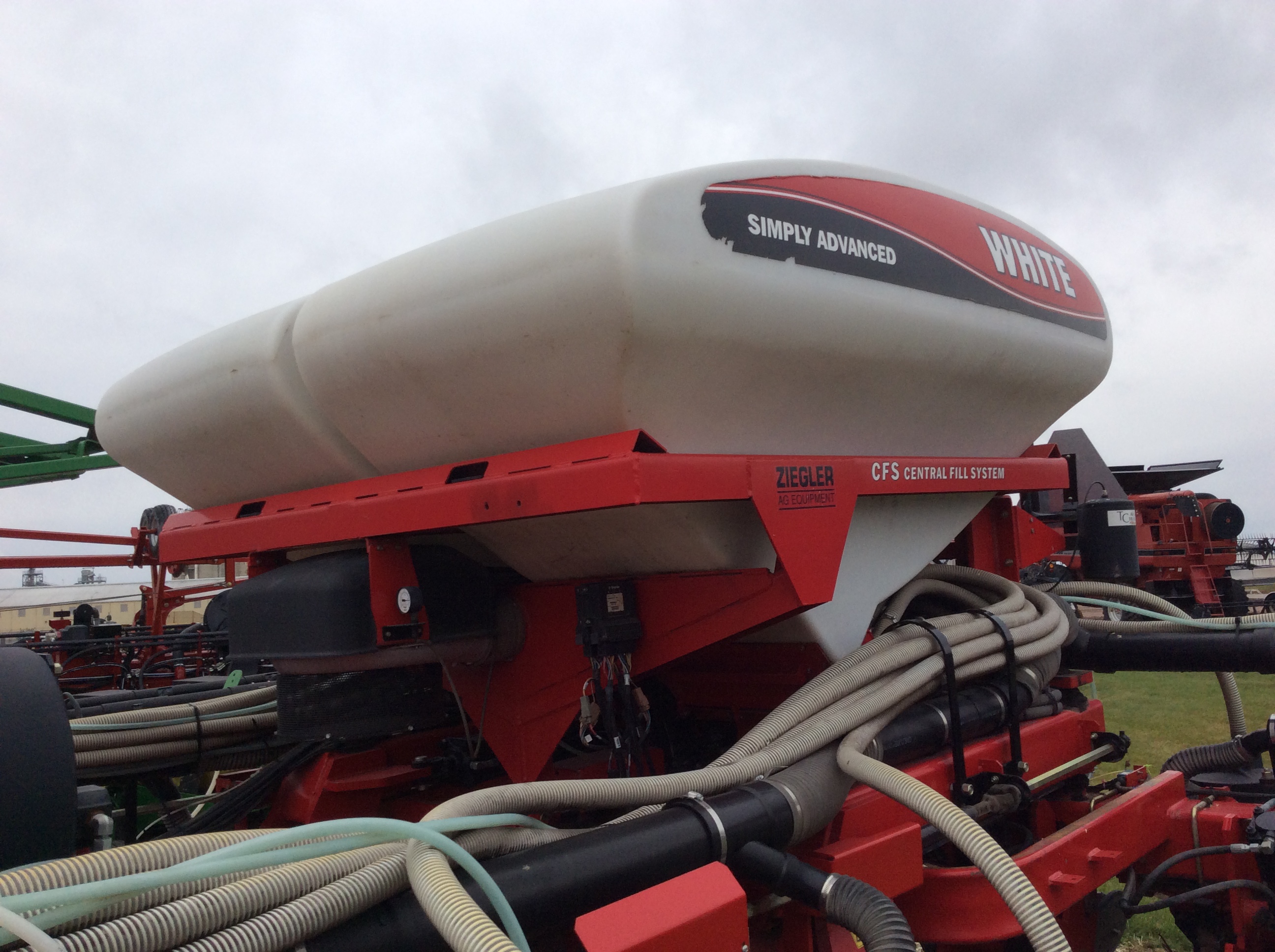 2011 AGCO White 8524 Planter