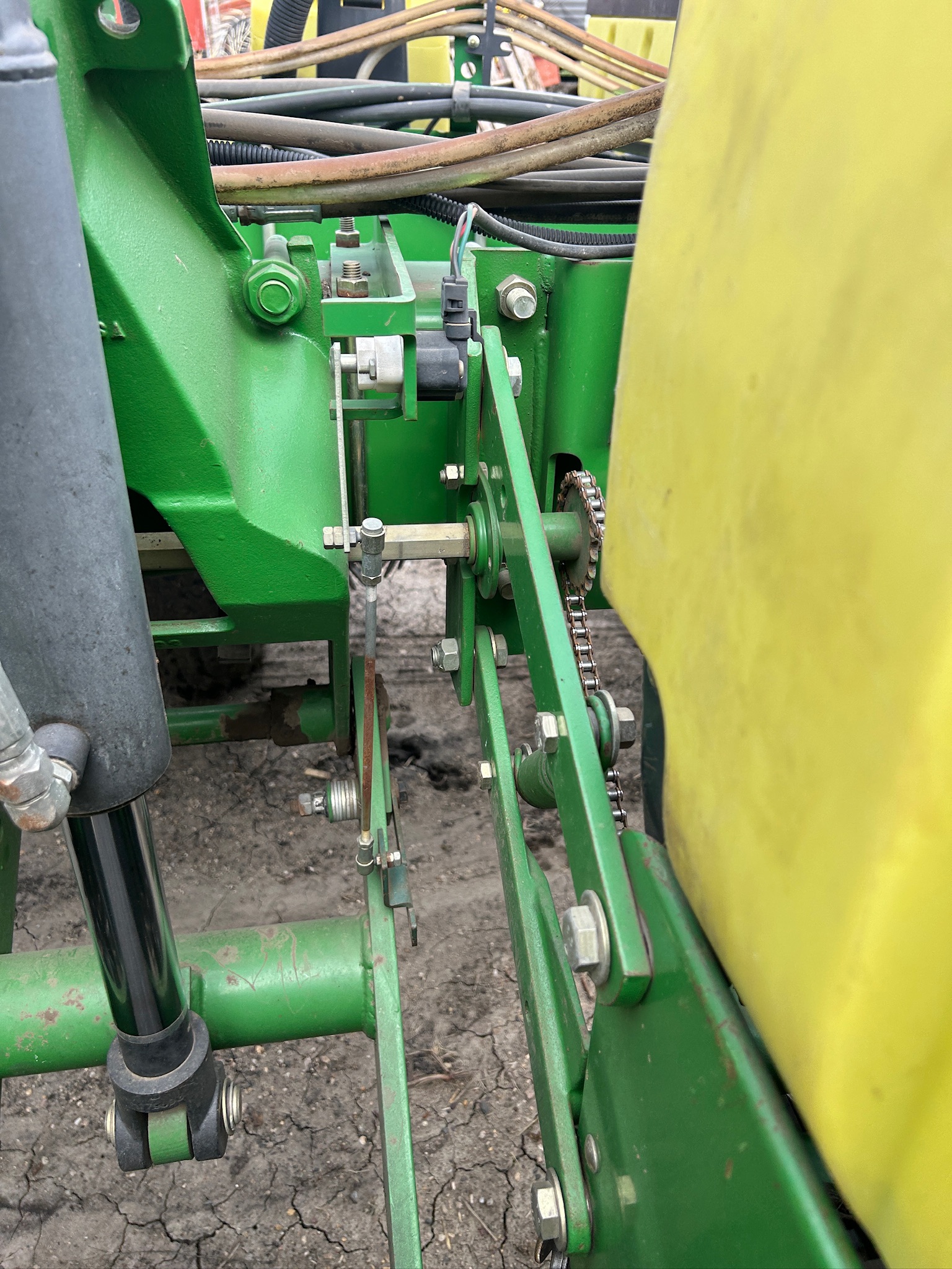 2002 John Deere 1770NT 16R30 w/Liq Planter