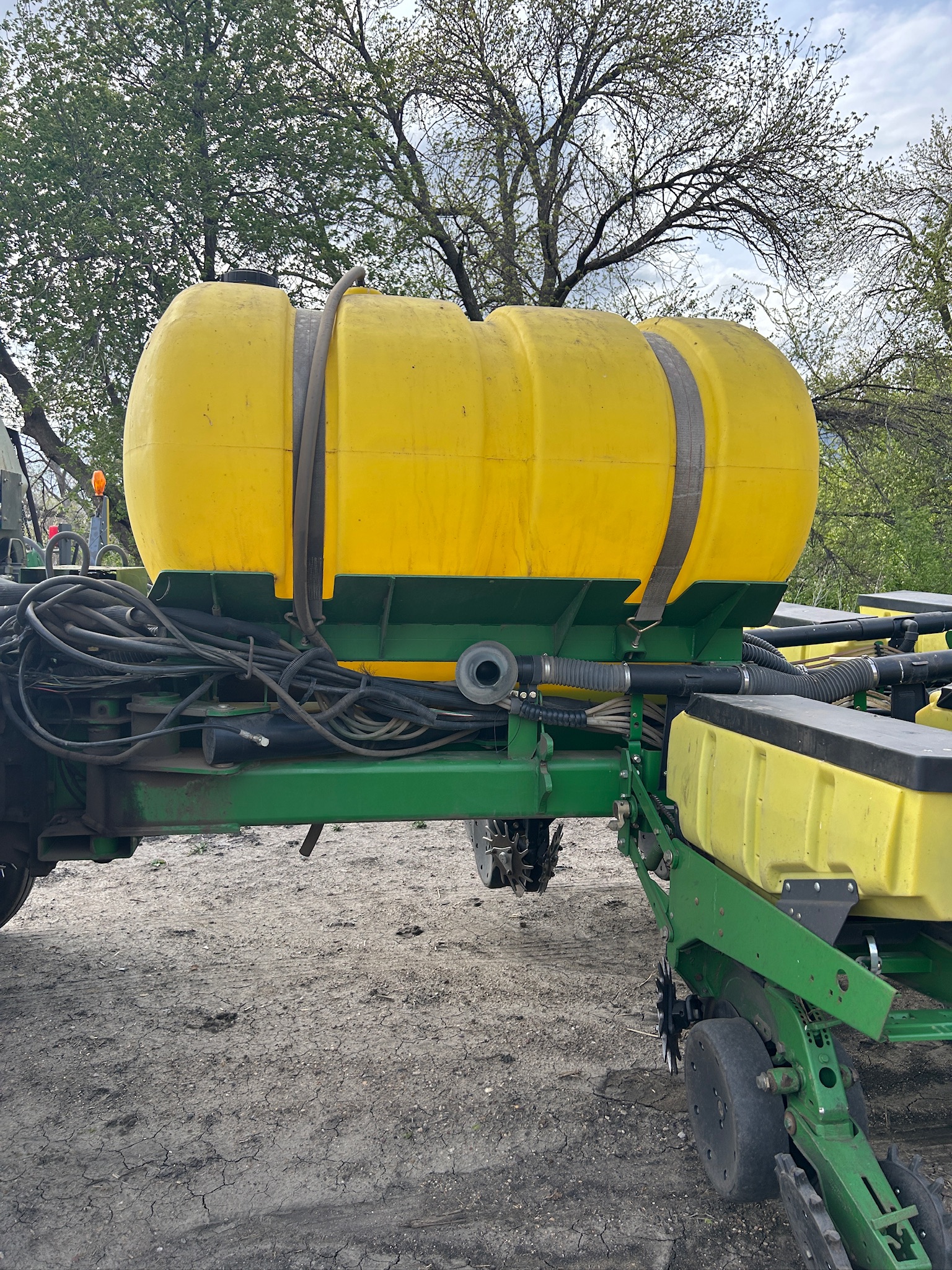 2002 John Deere 1770NT 16R30 w/Liq Planter