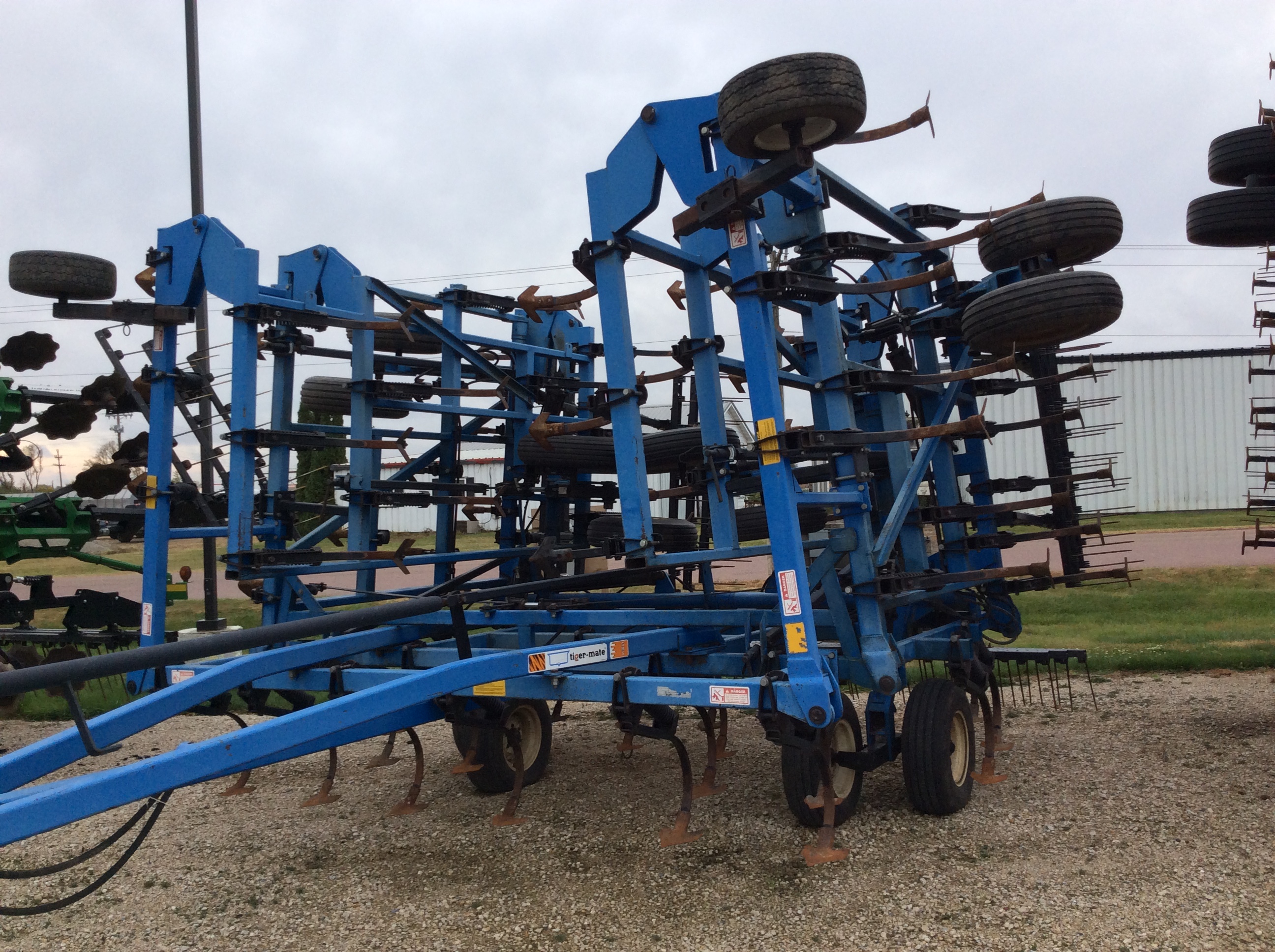 1992 DMI tiger Mate 50.5' w/3 Bar Mulcher Field Cultivator