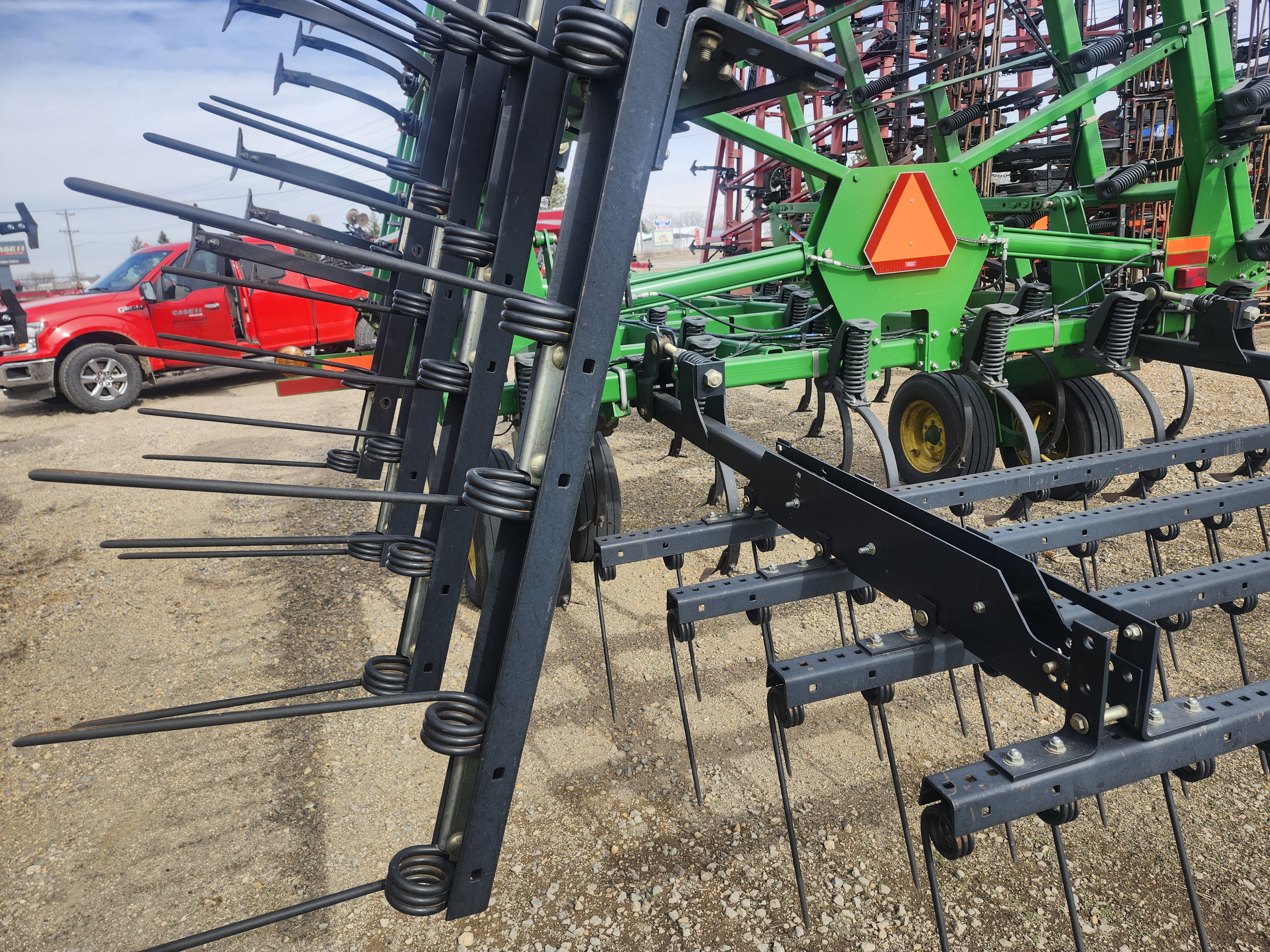 2012 John Deere 2210L-30ft w/4 bar mulcher Field Cultivator