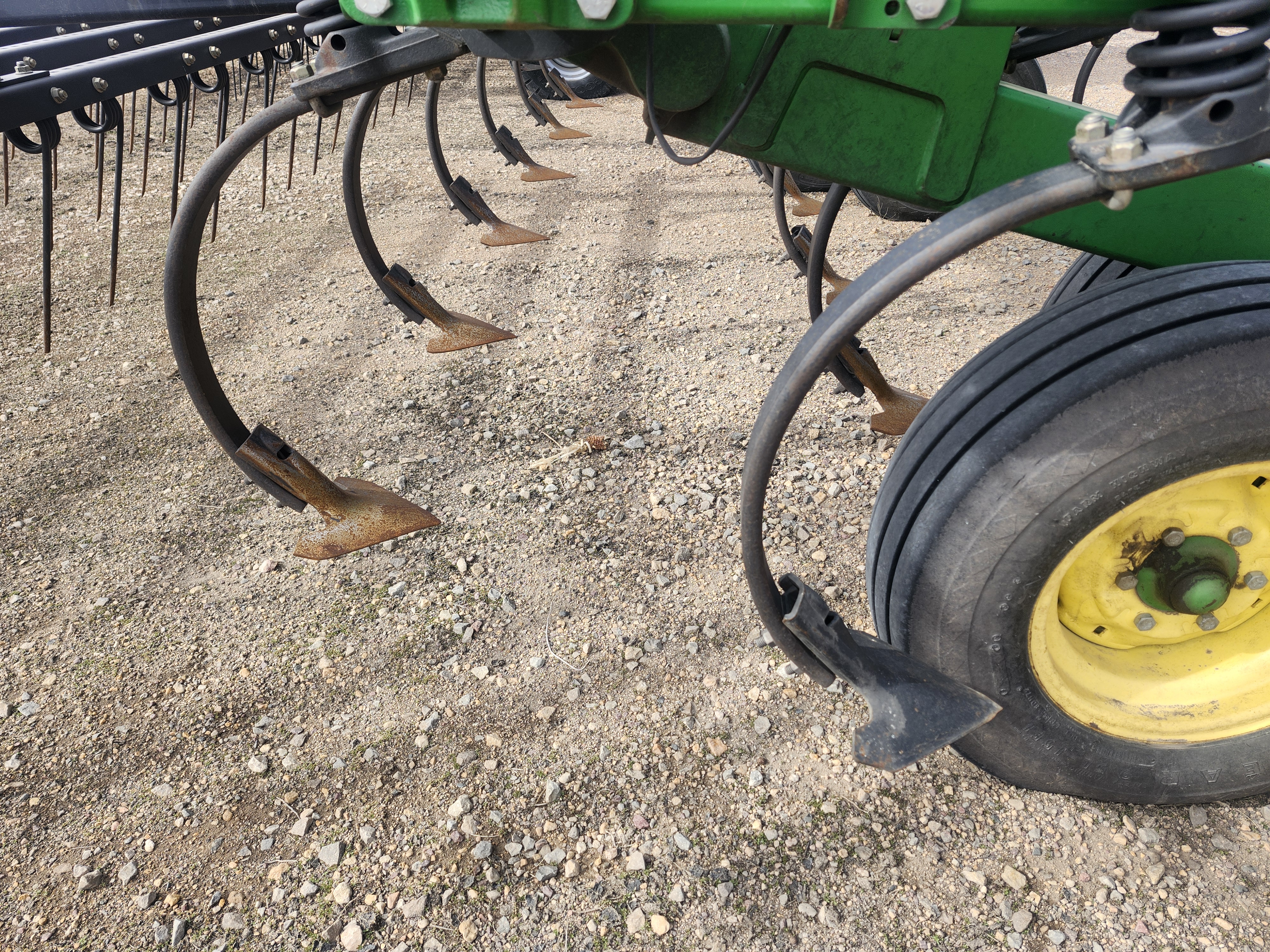 2012 John Deere 2210L-30ft w/4 bar mulcher Field Cultivator