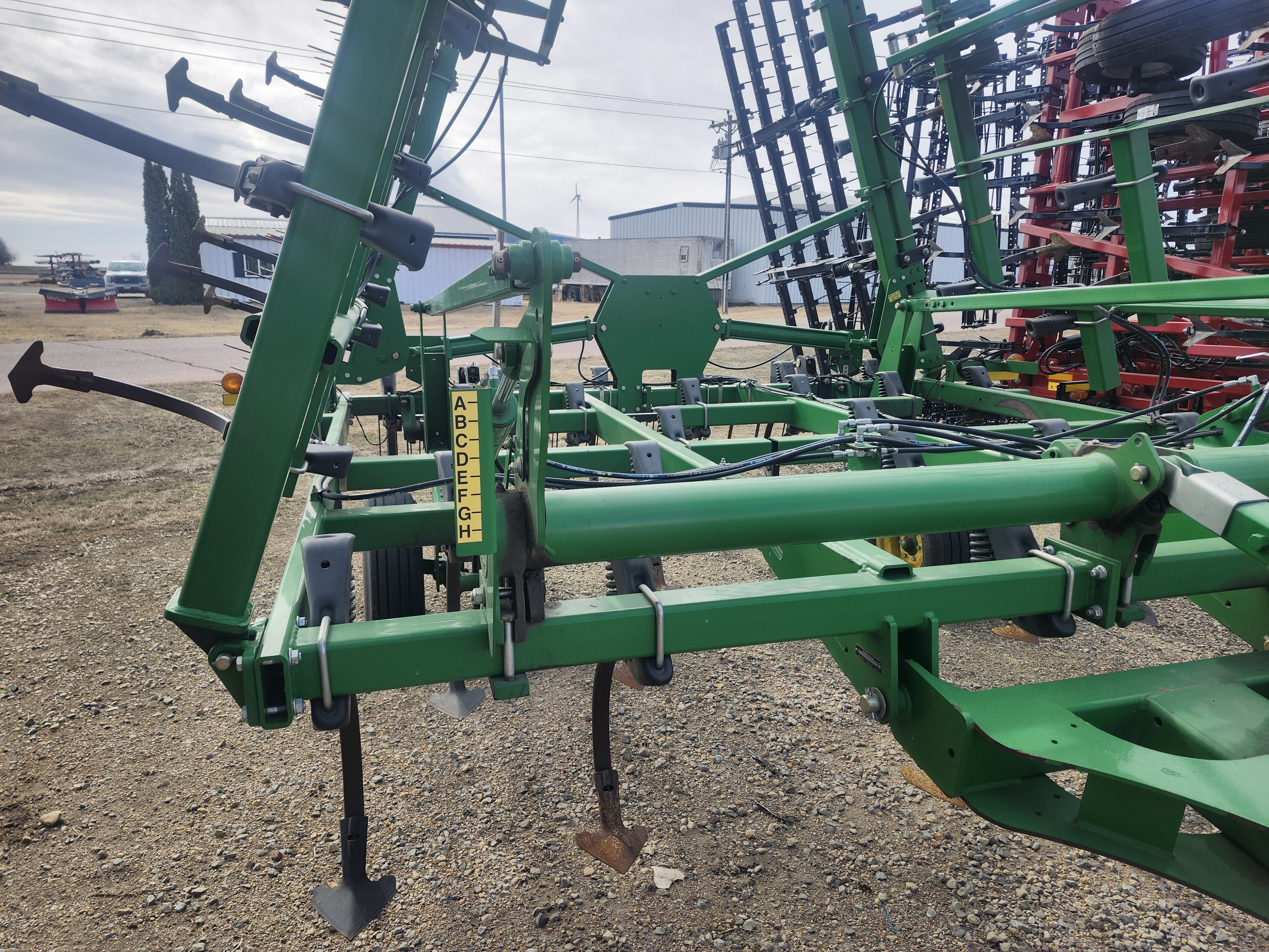 2012 John Deere 2210L-30ft w/4 bar mulcher Field Cultivator