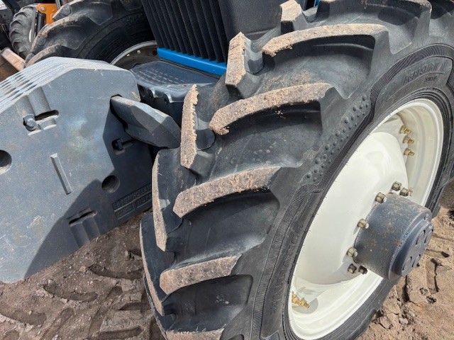 1996 New Holland 8870 Tractor