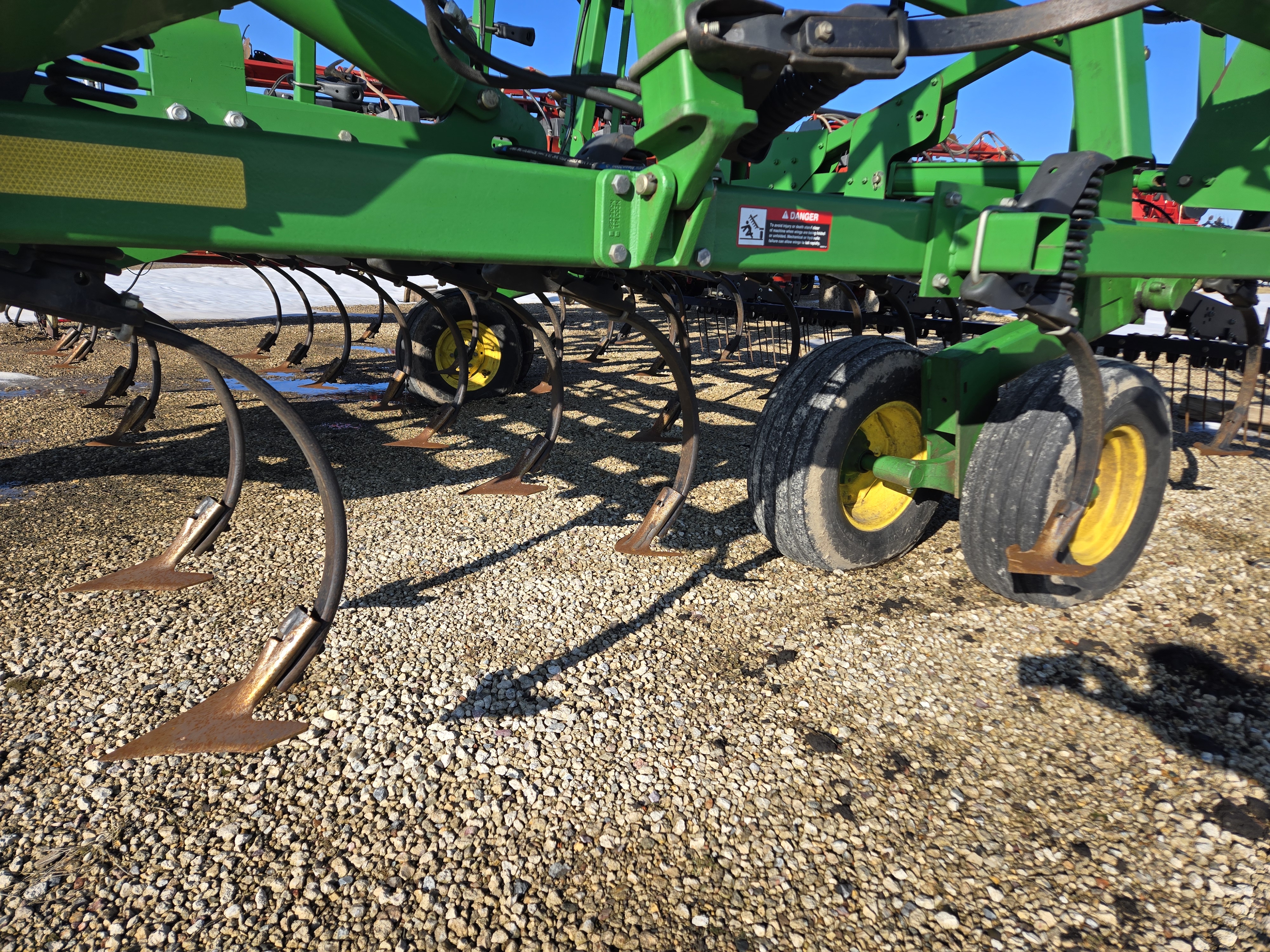 2012 John Deere 2210 44' Field Cultivator