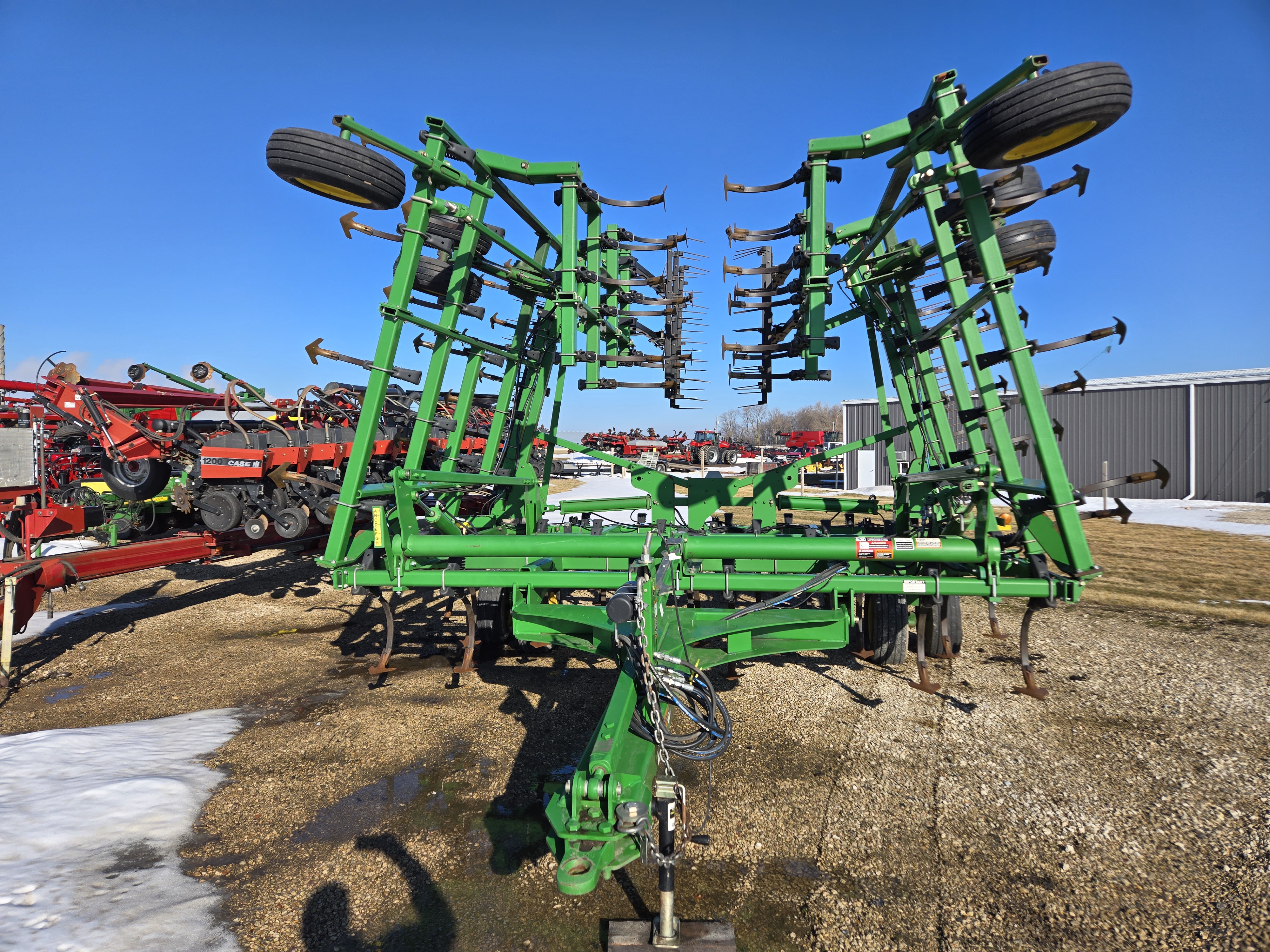 2012 John Deere 2210 44' Field Cultivator