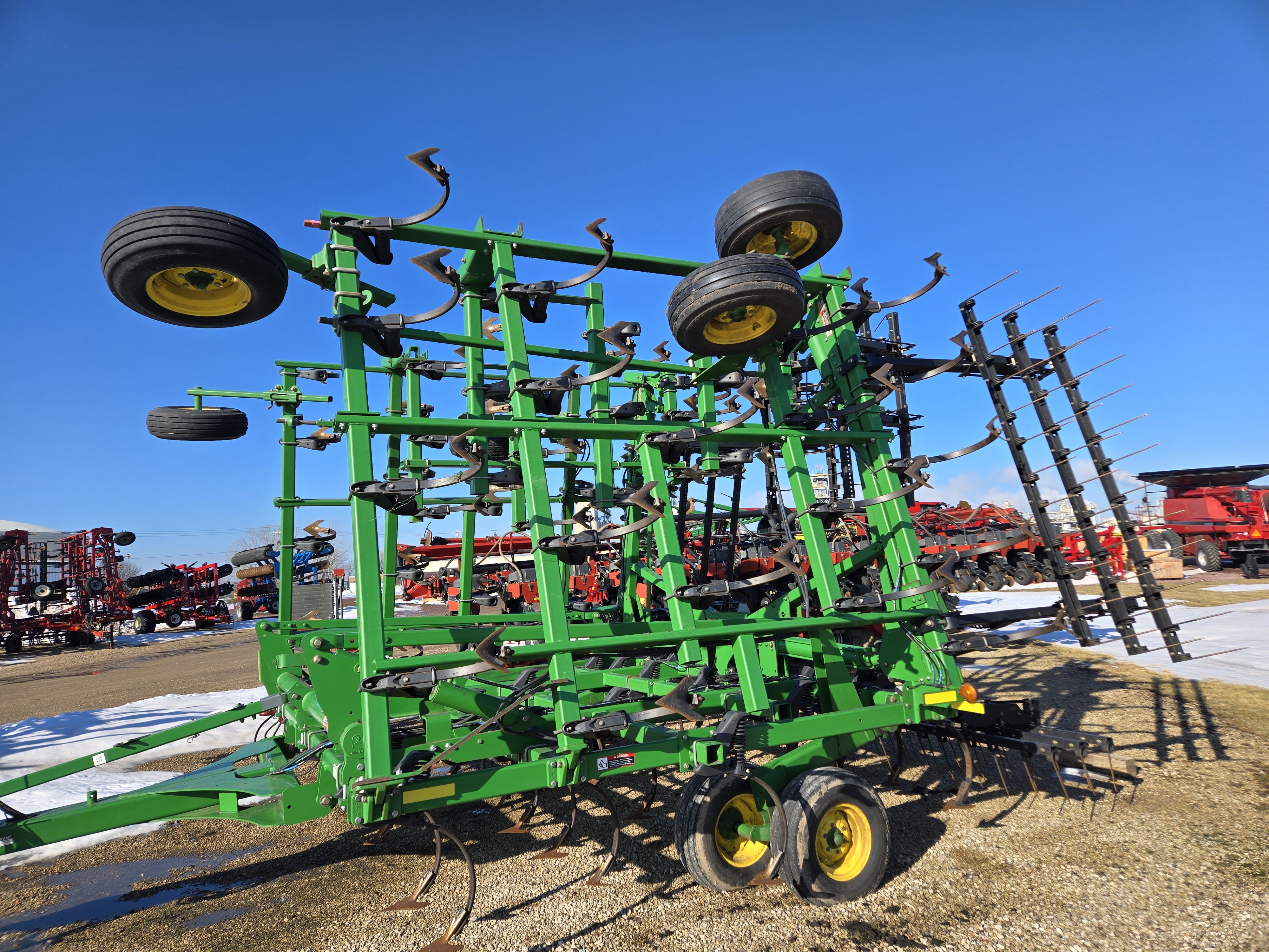 2012 John Deere 2210 44' Field Cultivator