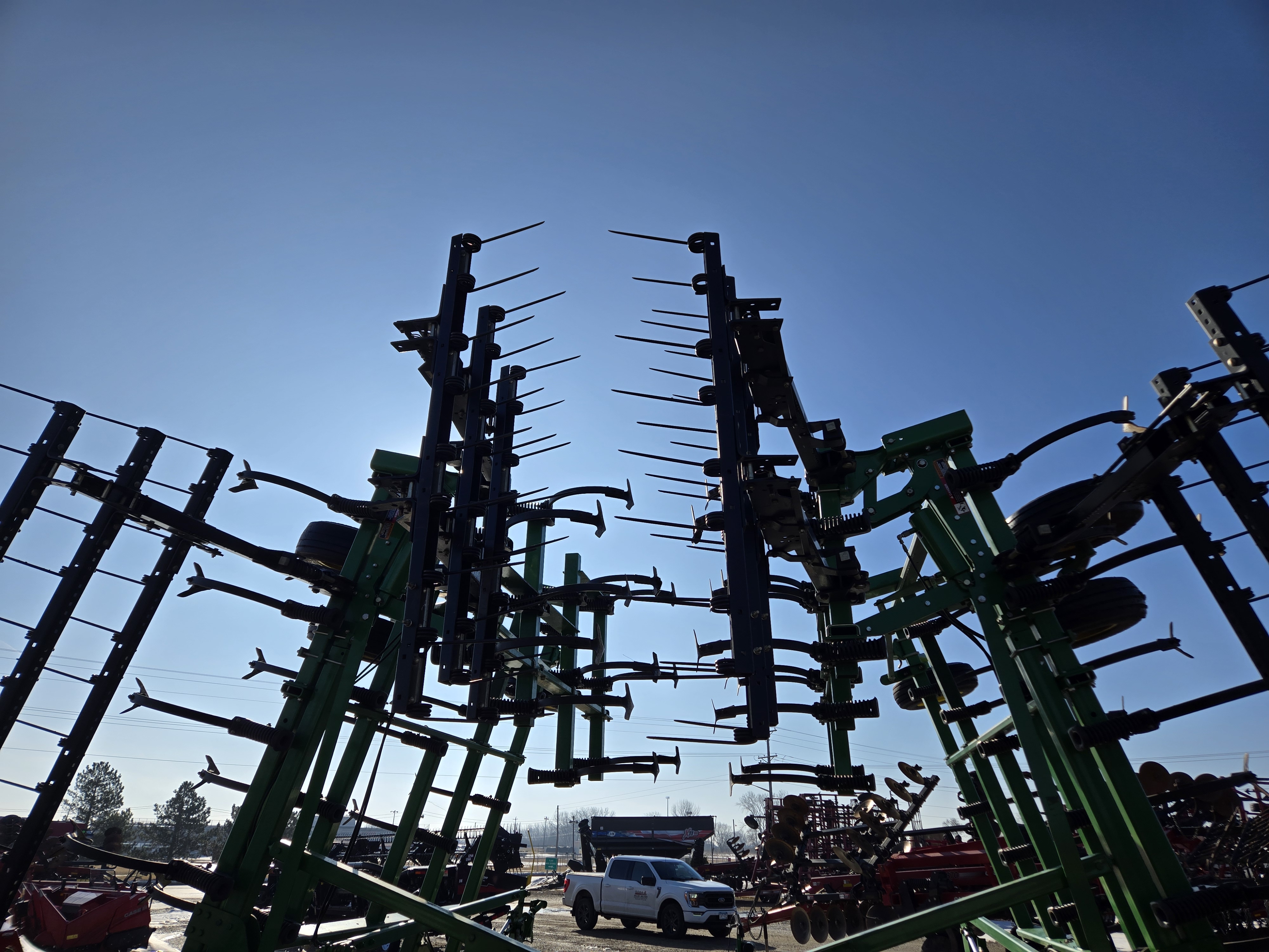 2012 John Deere 2210 44' Field Cultivator