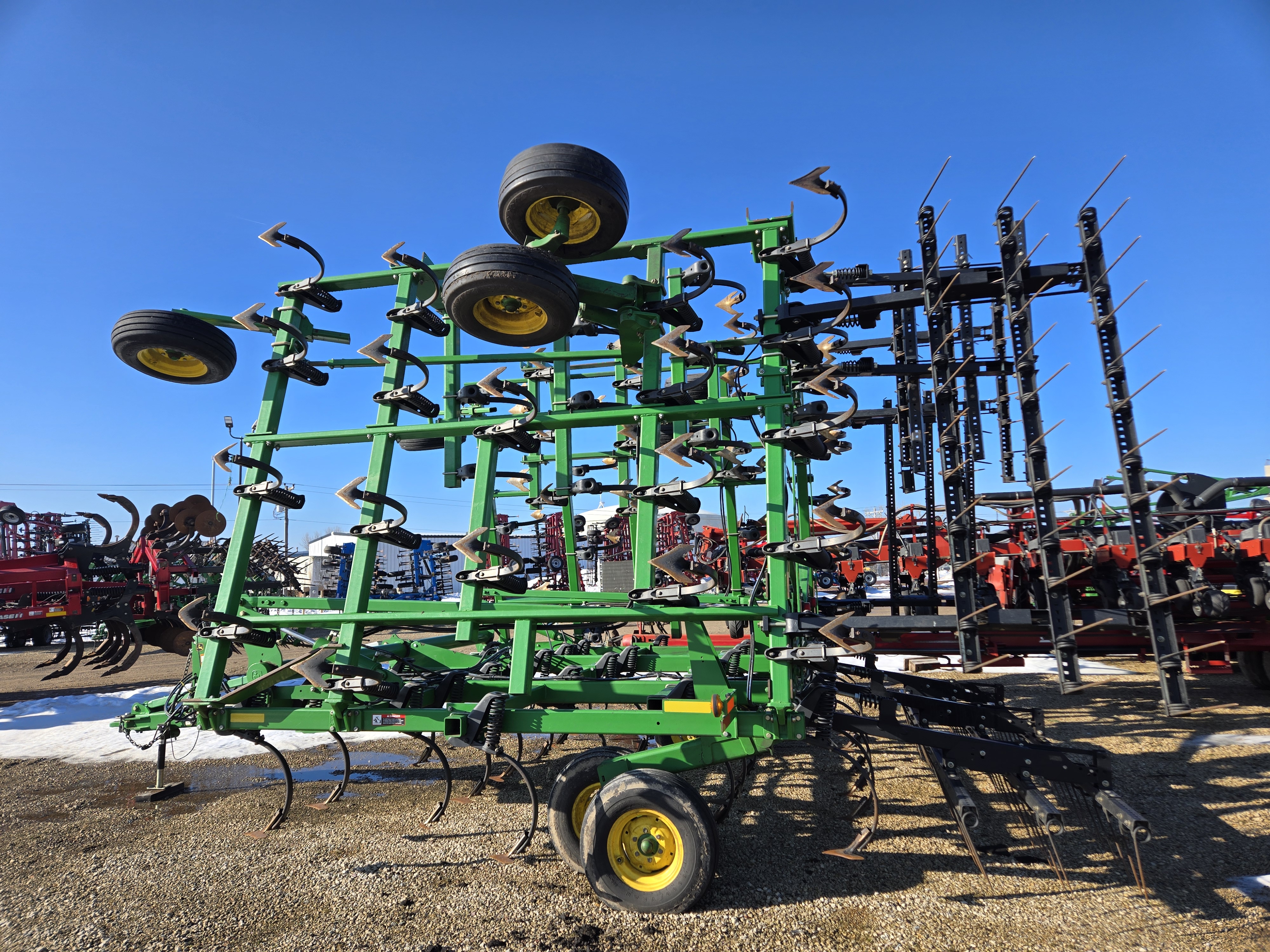2012 John Deere 2210 44' Field Cultivator