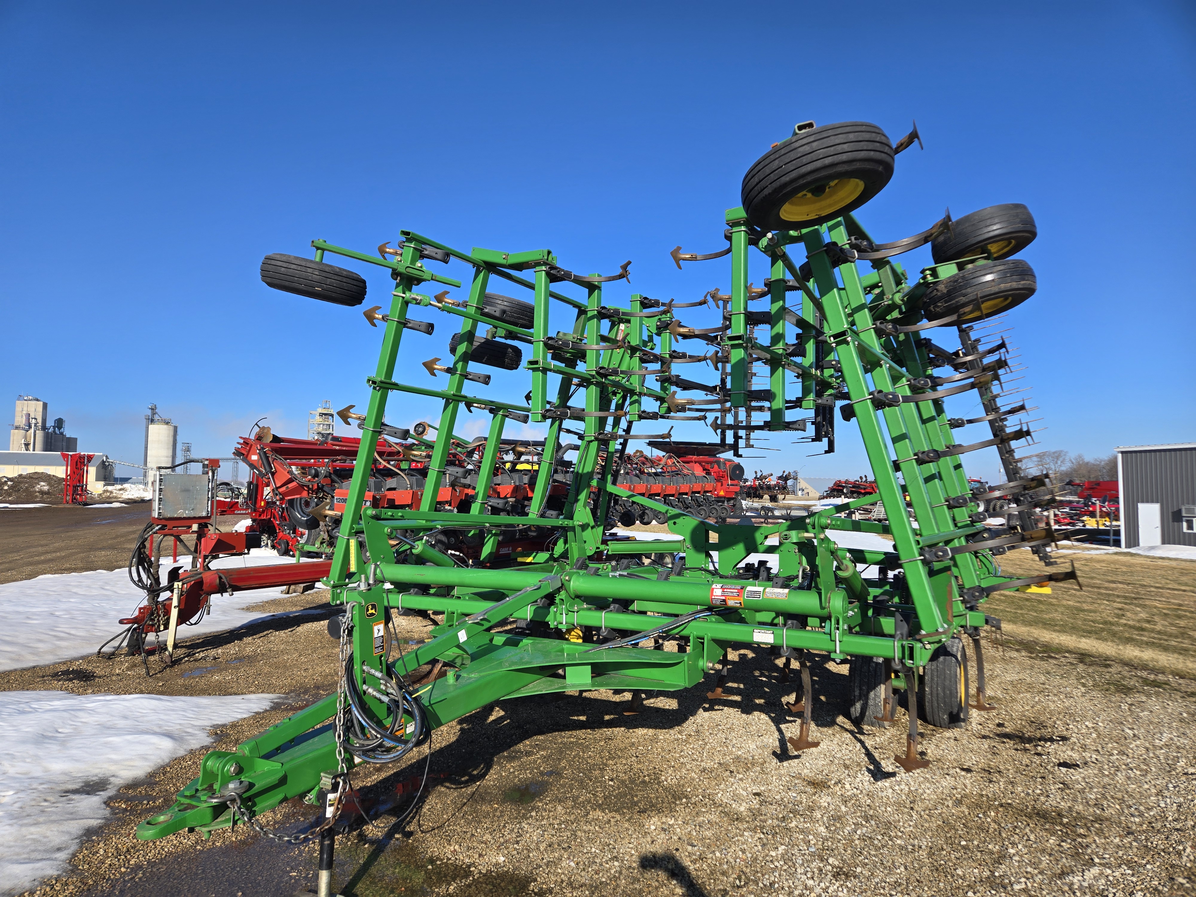 2012 John Deere 2210 44' Field Cultivator