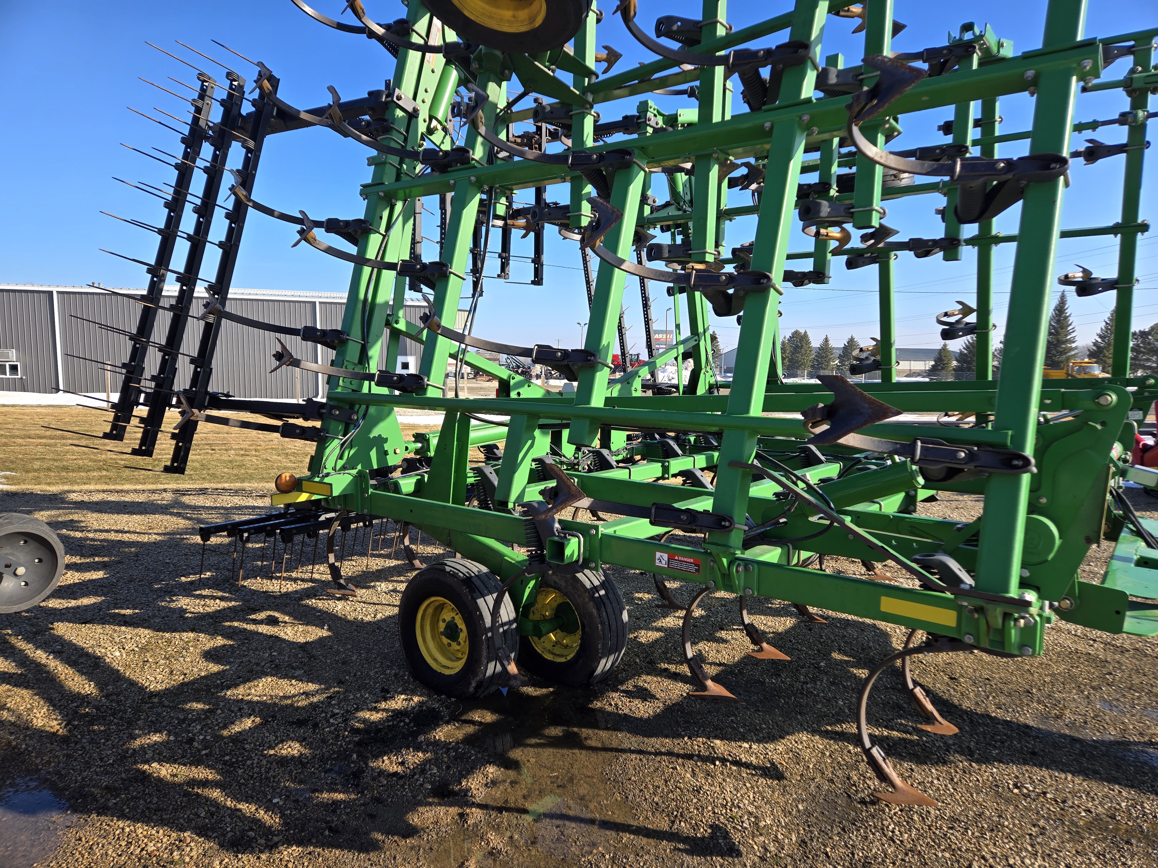 2012 John Deere 2210 44' Field Cultivator