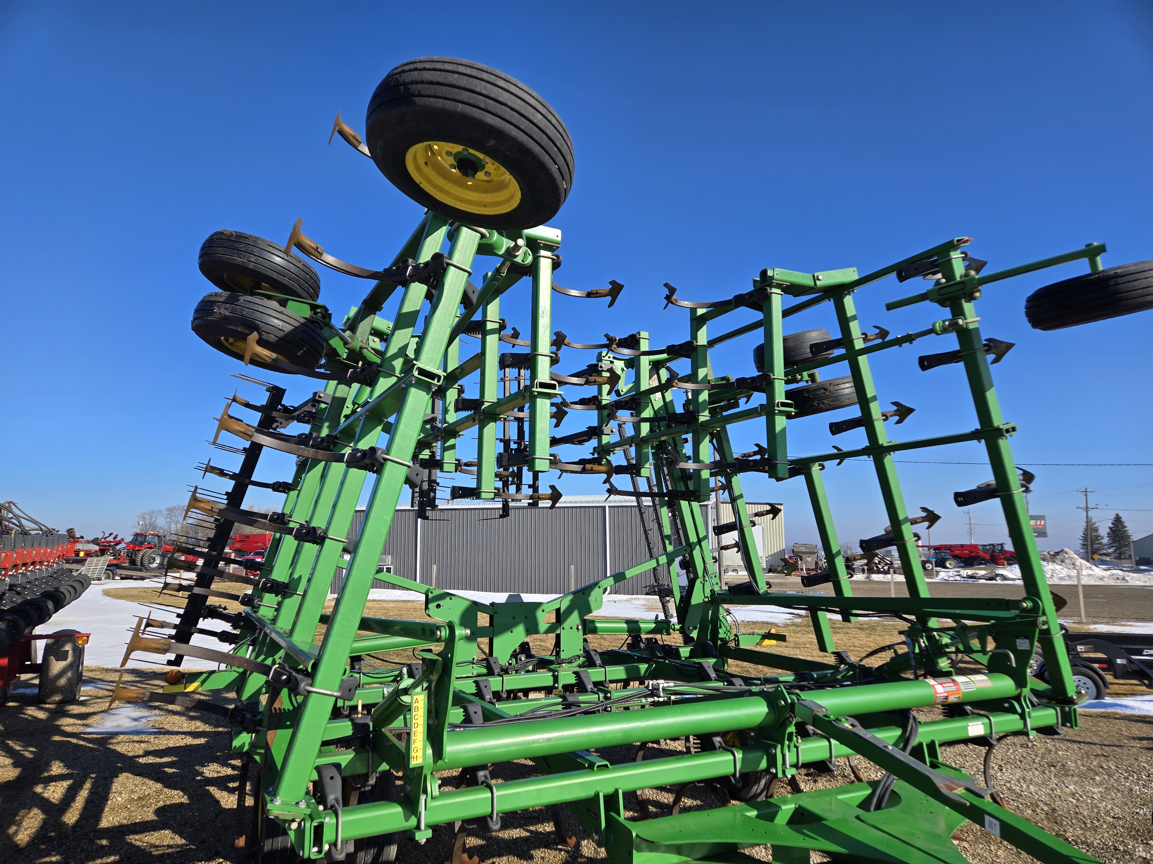 2012 John Deere 2210 44' Field Cultivator