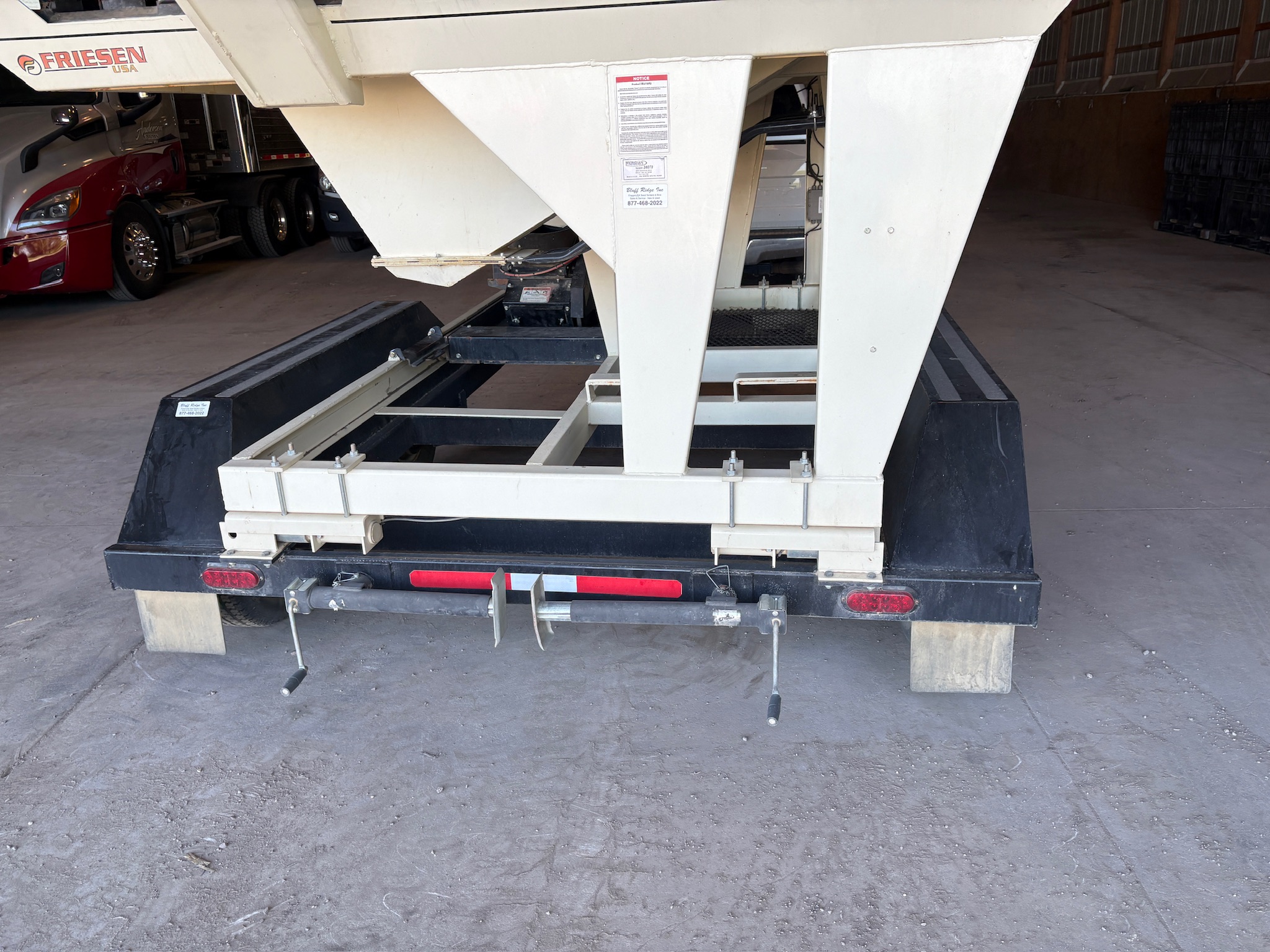 2000 Friesen Titan 4 SE Seed Tender