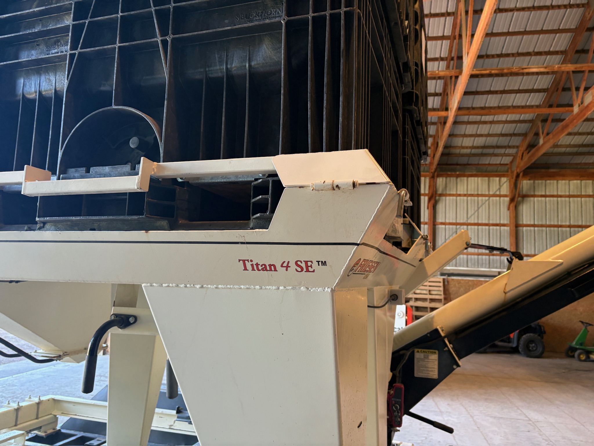 2000 Friesen Titan 4 SE Seed Tender