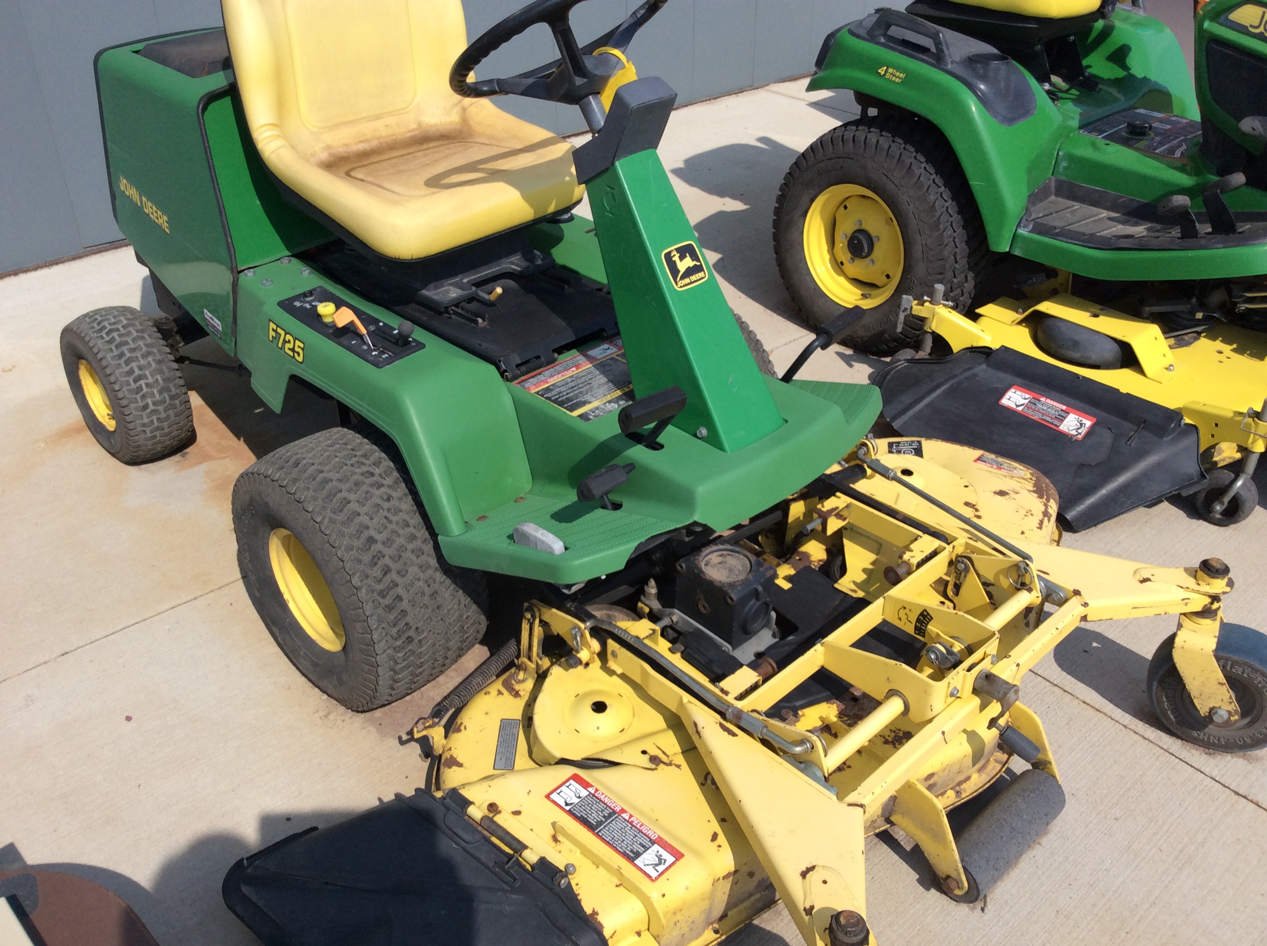 1998 John Deere F725 Mower/Front Deck