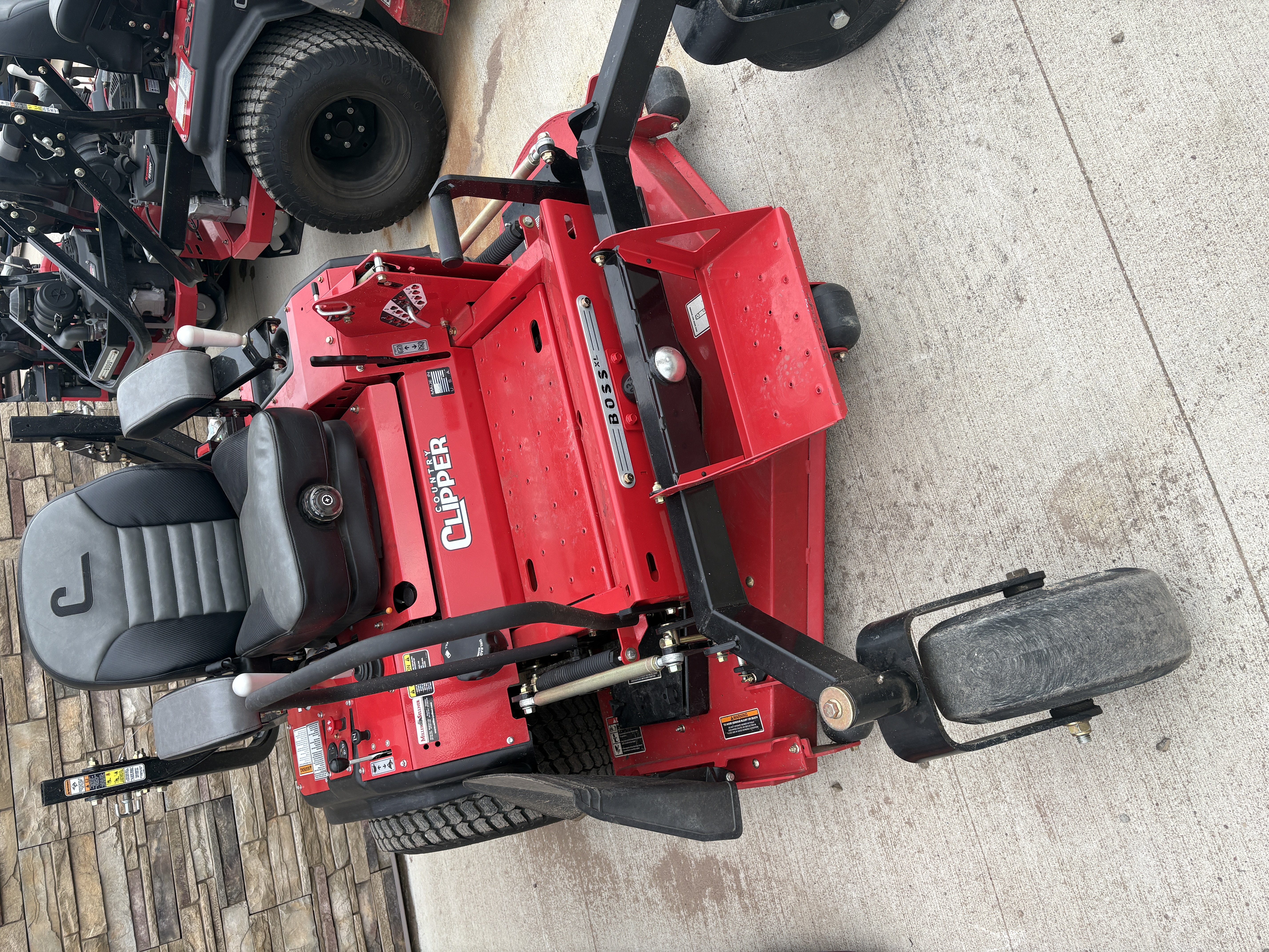 2024 Country Clipper 3560KAJ-9010 Boss Mower/Zero Turn