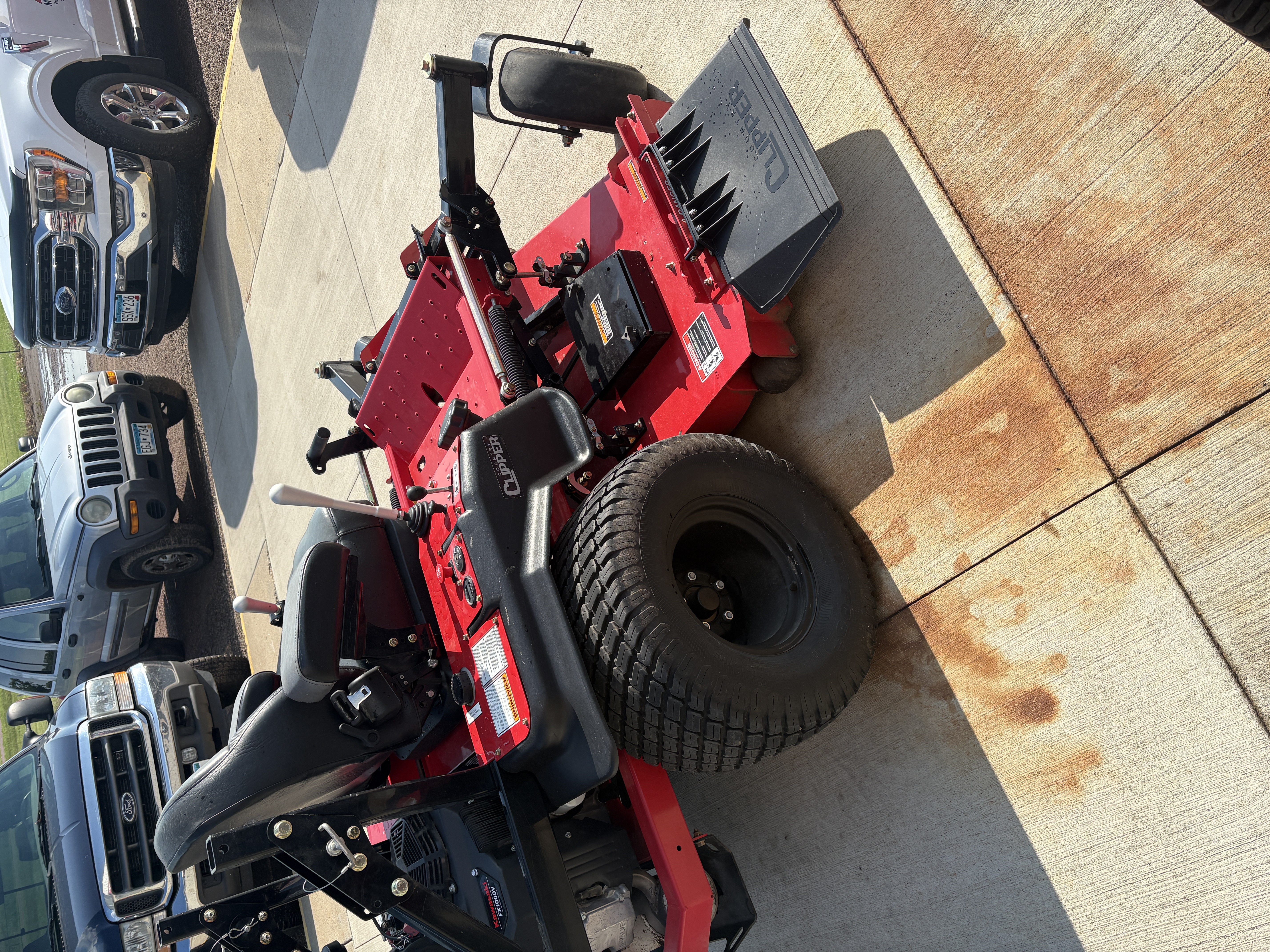 2024 Country Clipper BOSS XL9010 Mower/Zero Turn