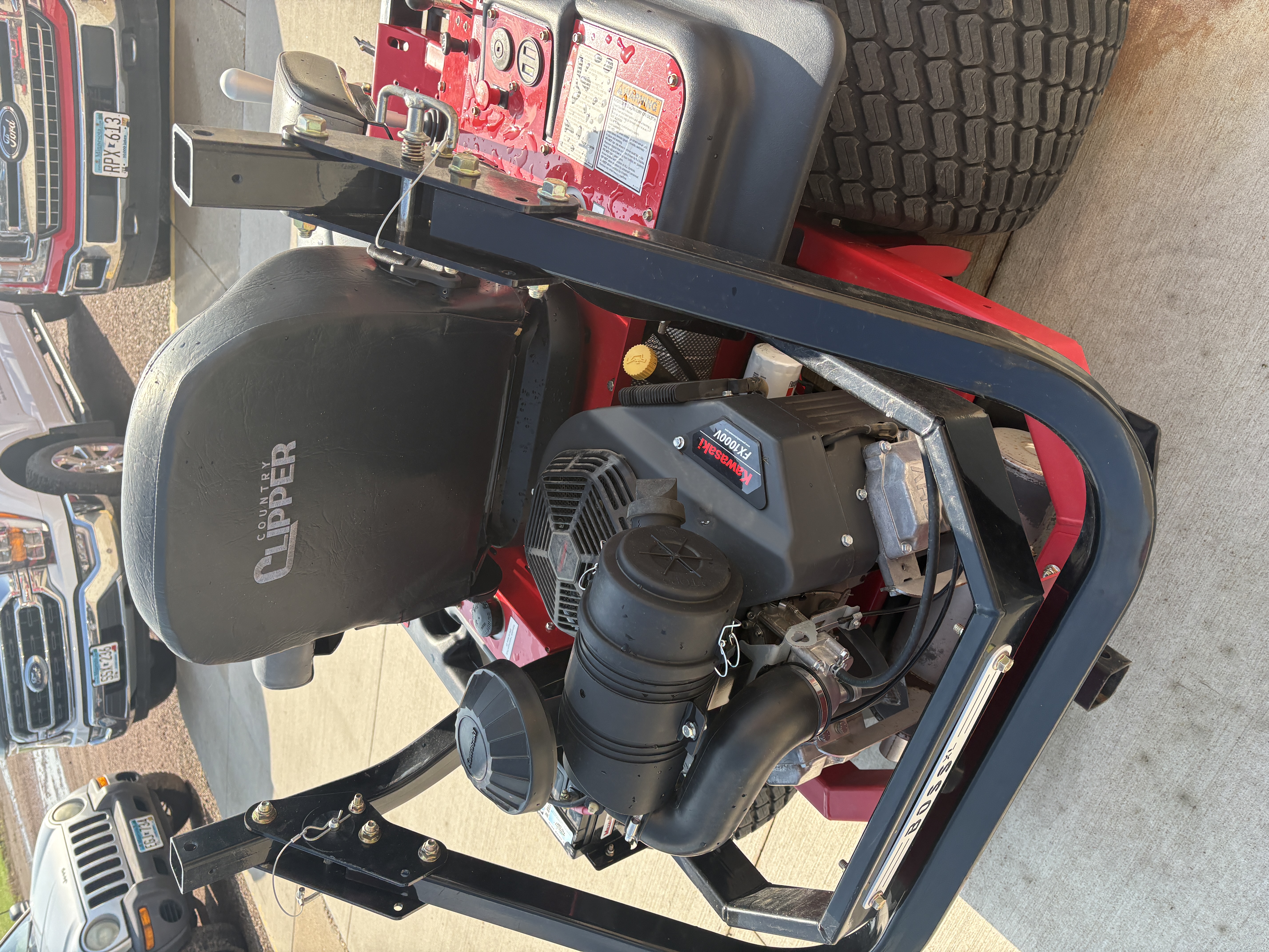 2024 Country Clipper BOSS XL9010 Mower/Zero Turn