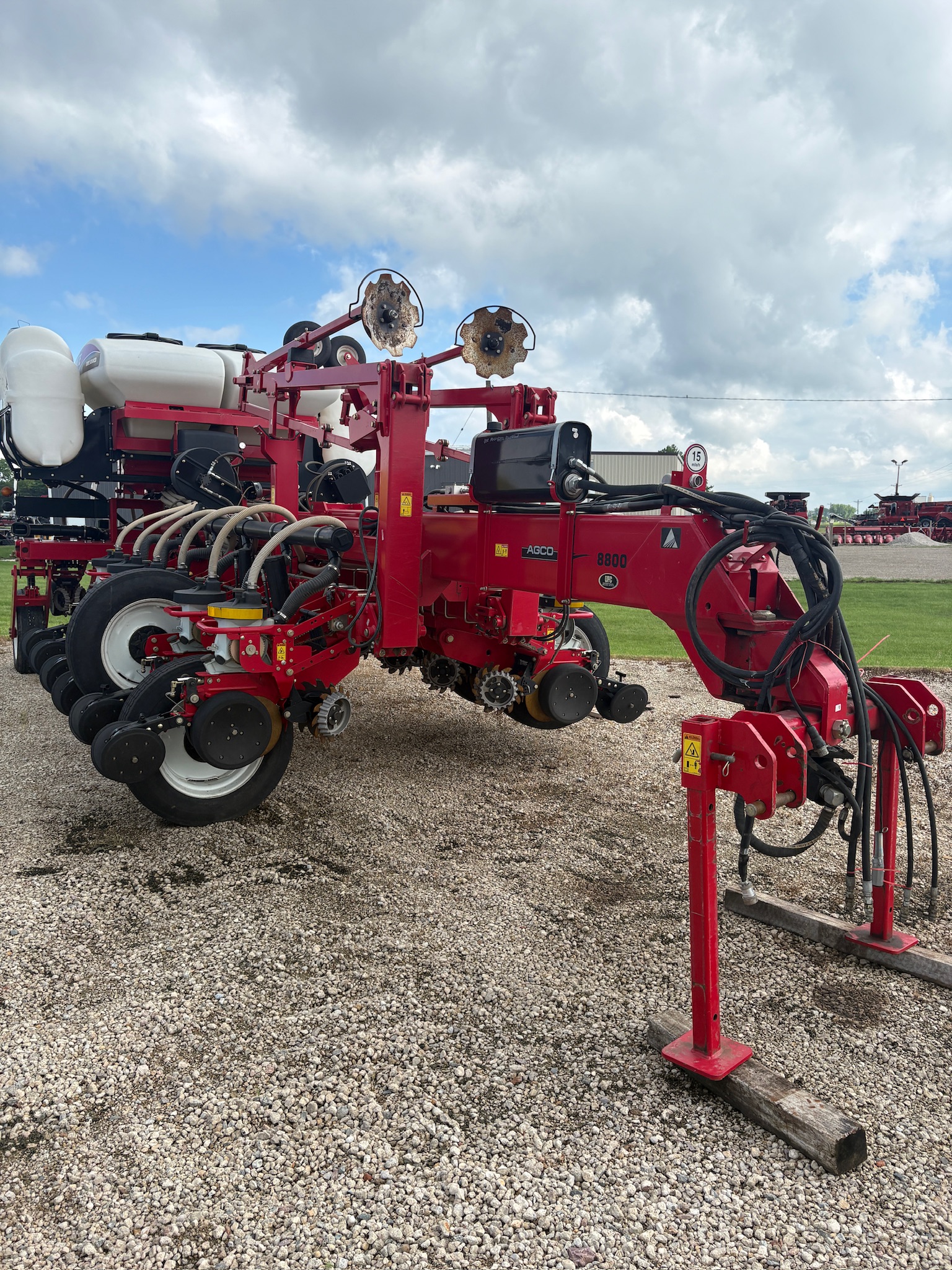 2010 White 8816 Planter