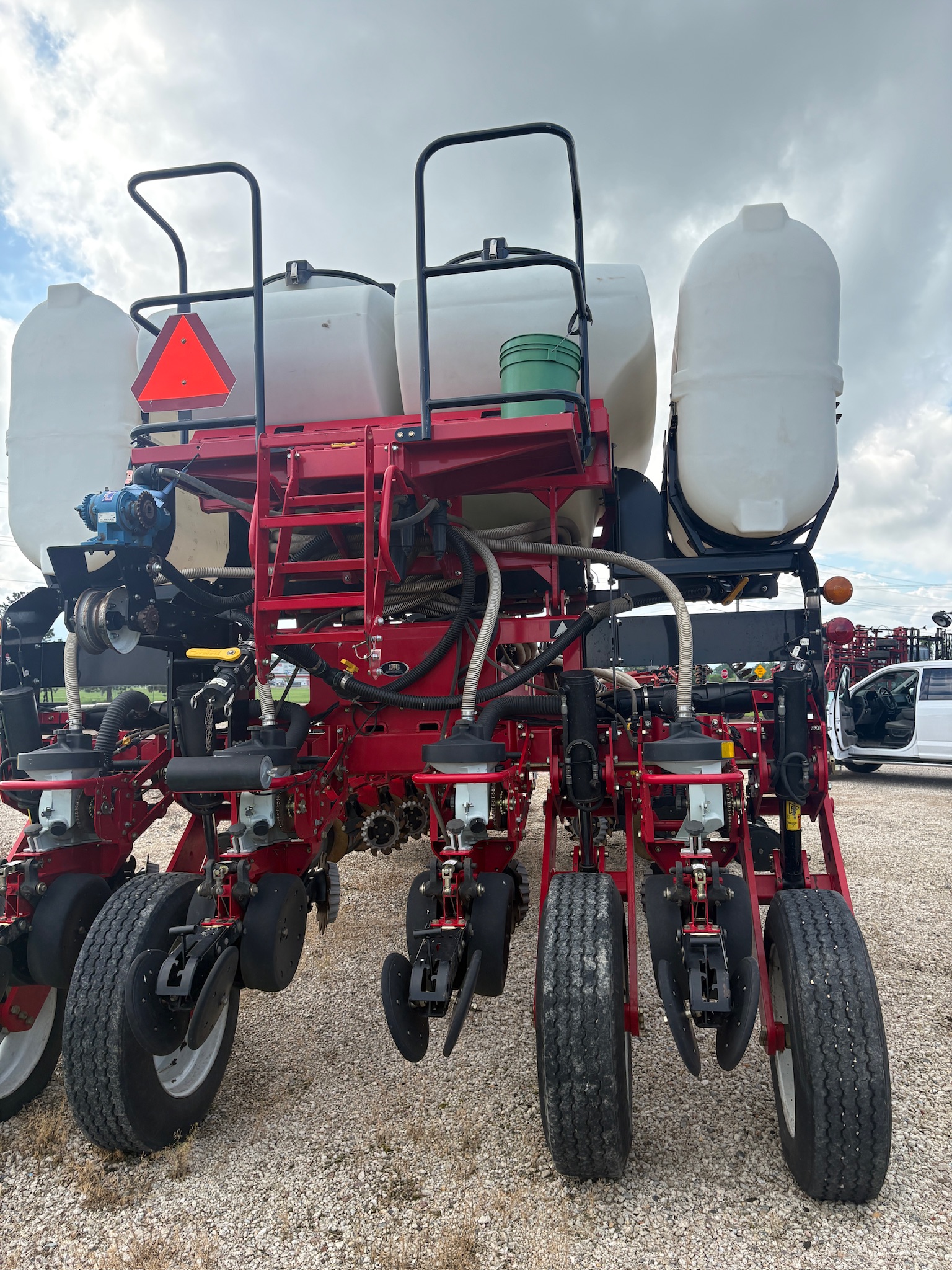 2010 White 8816 Planter