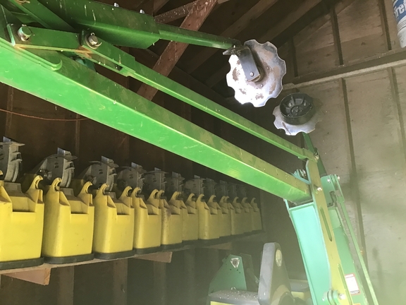 2005 John Deere 1760 Planter