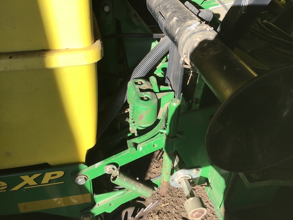 2005 John Deere 1760 Planter