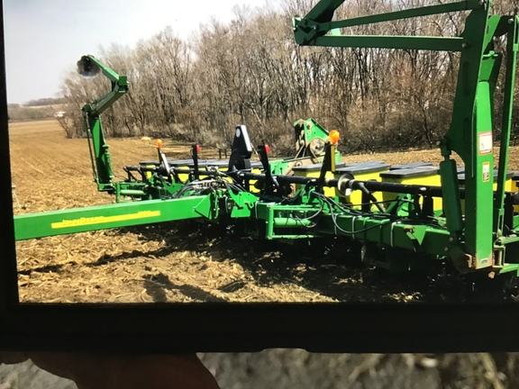 2005 John Deere 1760 Planter