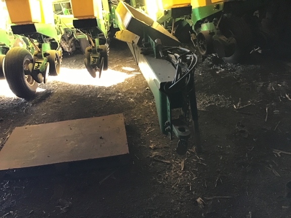 2005 John Deere 1760 Planter