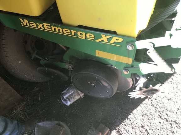 2005 John Deere 1760 Planter