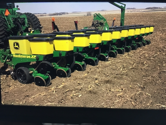 2005 John Deere 1760 Planter