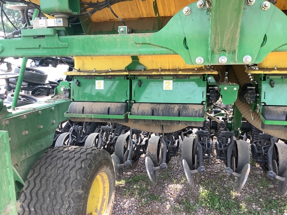 2022 John Deere N540C Air Seeder