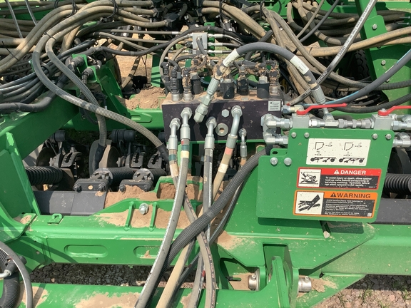 2022 John Deere N540C Air Seeder